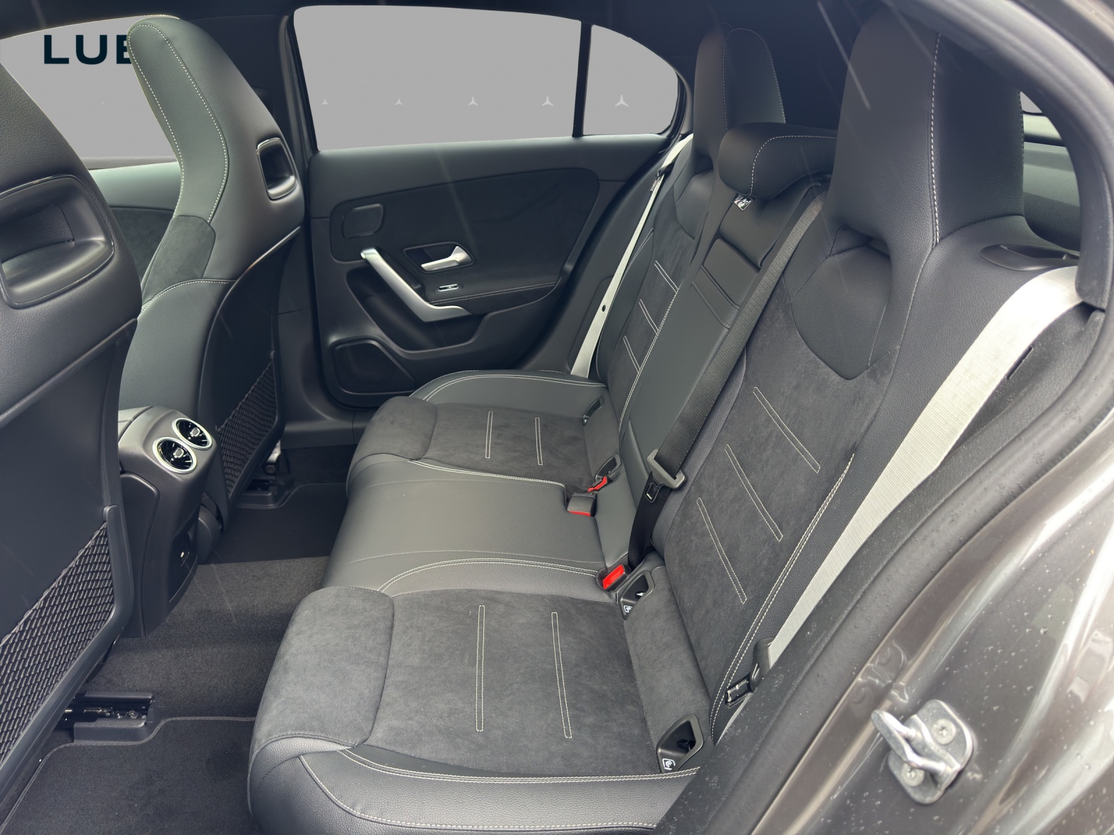 MERCEDES-BENZ A 250 4Matic 8G-DCT - 16