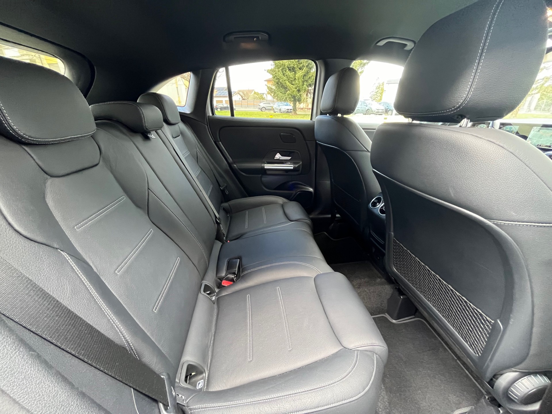 MERCEDES-BENZ GLA 200 4Matic AMG Line 8G-DCT - 10