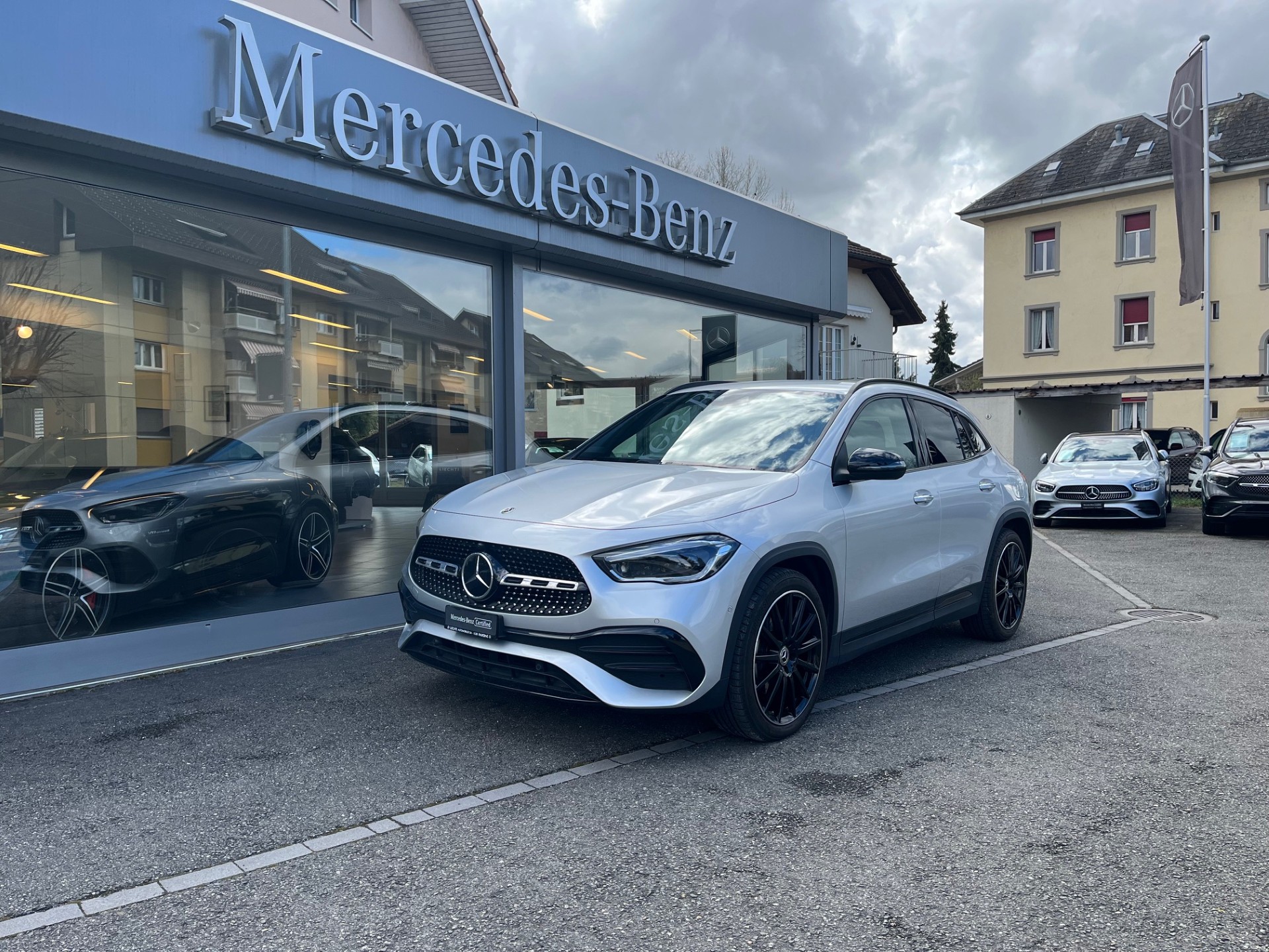 MERCEDES-BENZ GLA 200 4Matic AMG Line 8G-DCT - 2