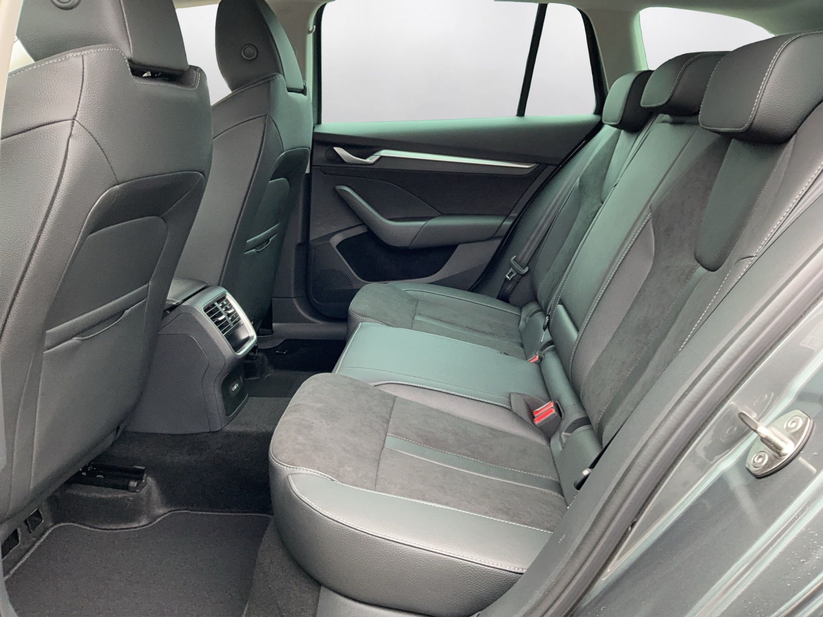 SKODA Octavia Combi 1.5 TSI mHEV DSG Sport Line - 11