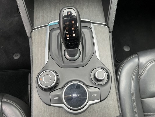 ALFA ROMEO Stelvio 2.2JTDM Execu. Q4 - 13