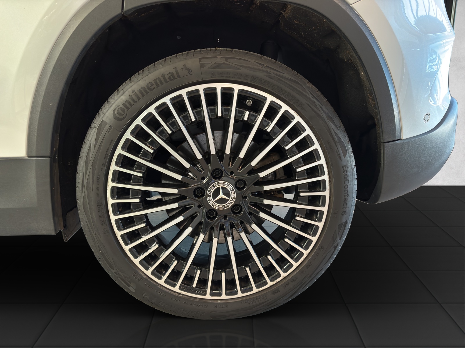 MERCEDES-BENZ EQA 300 4Matic Swiss Star AMG Line - 10