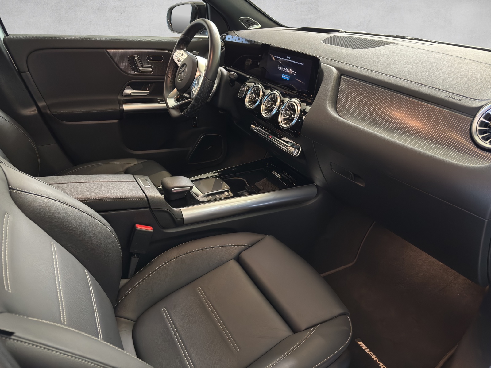 MERCEDES-BENZ EQA 300 4Matic Swiss Star AMG Line - 8