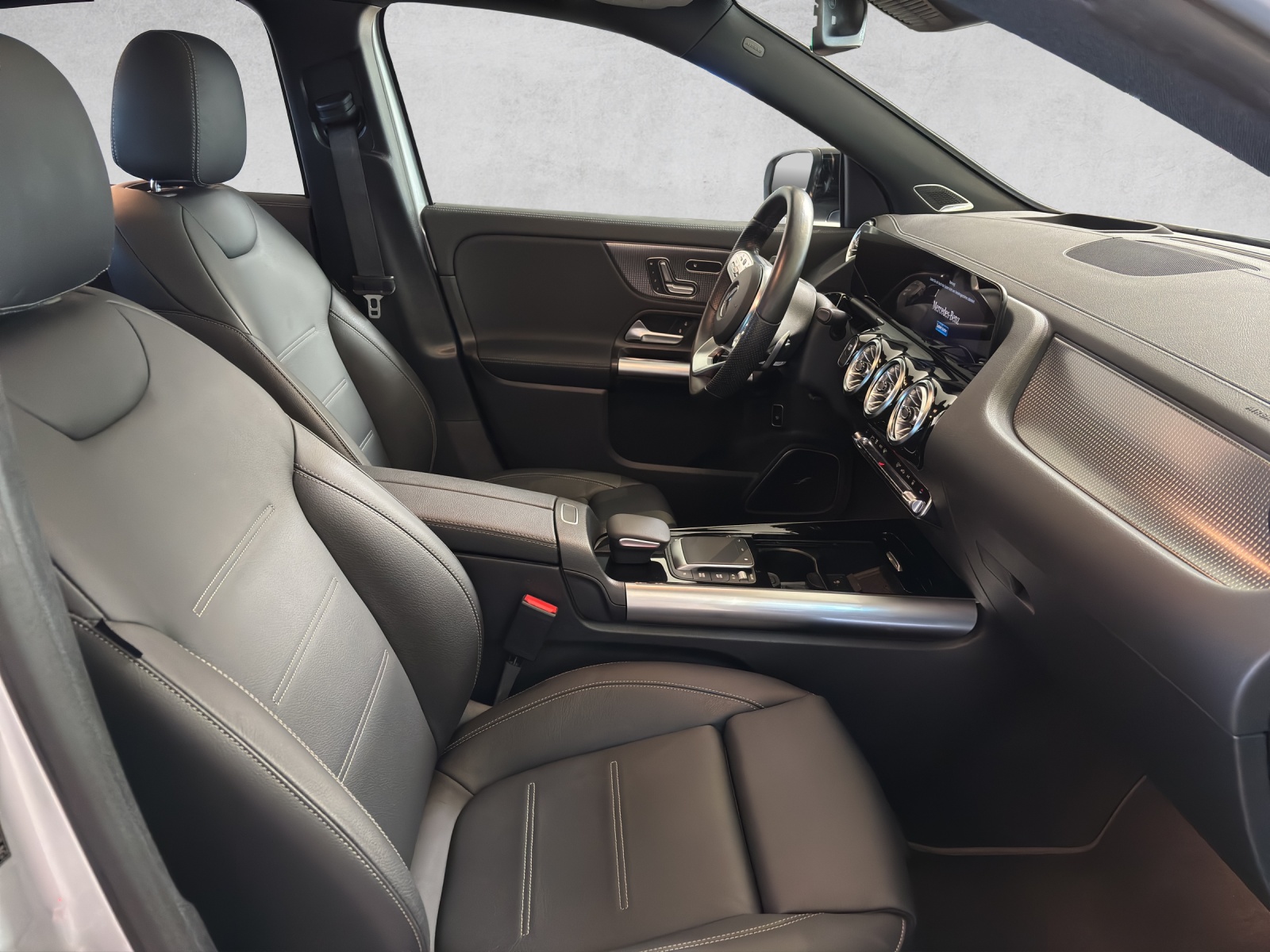 MERCEDES-BENZ EQA 300 4Matic Swiss Star AMG Line - 14
