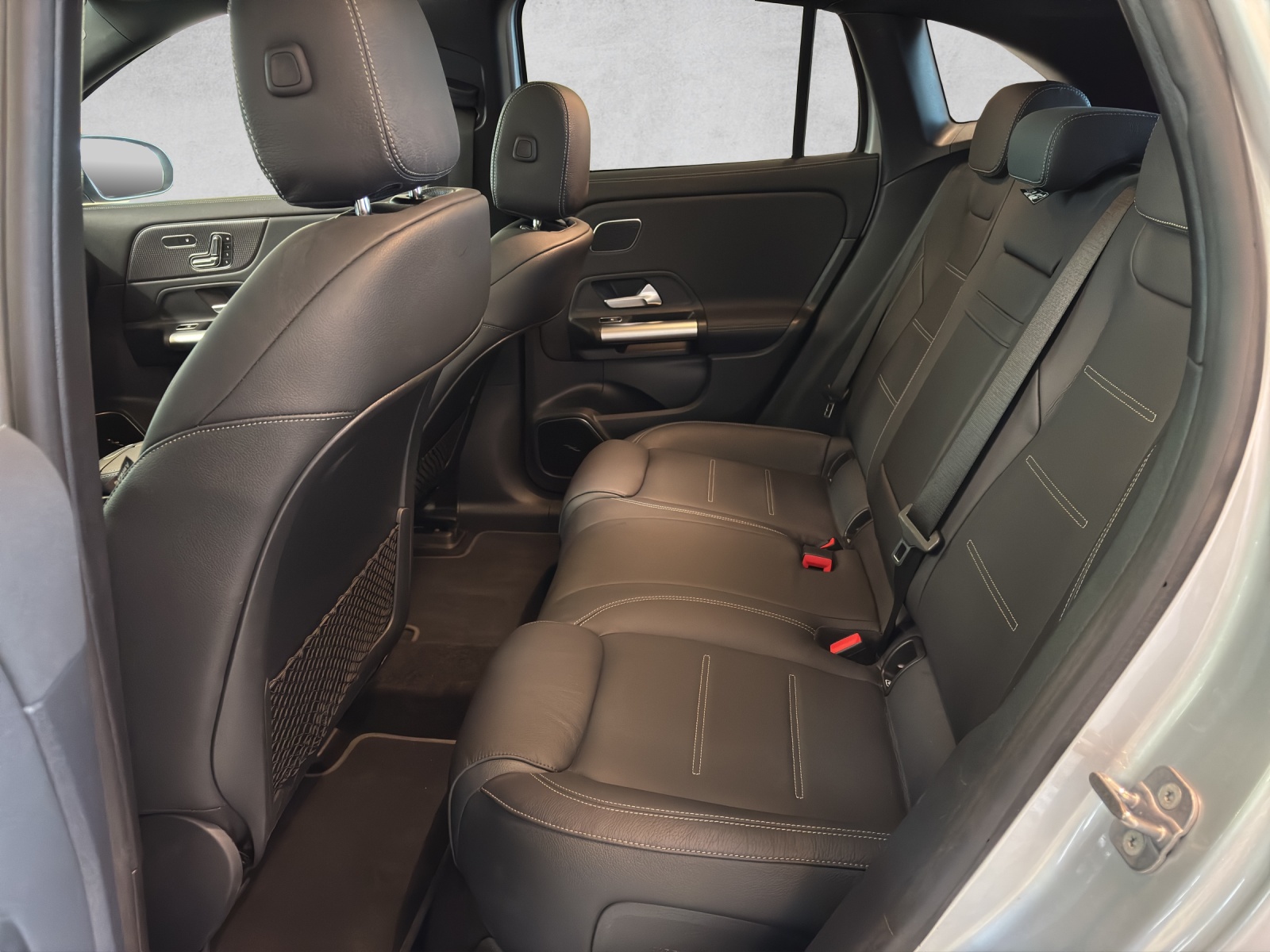 MERCEDES-BENZ EQA 300 4Matic Swiss Star AMG Line - 11