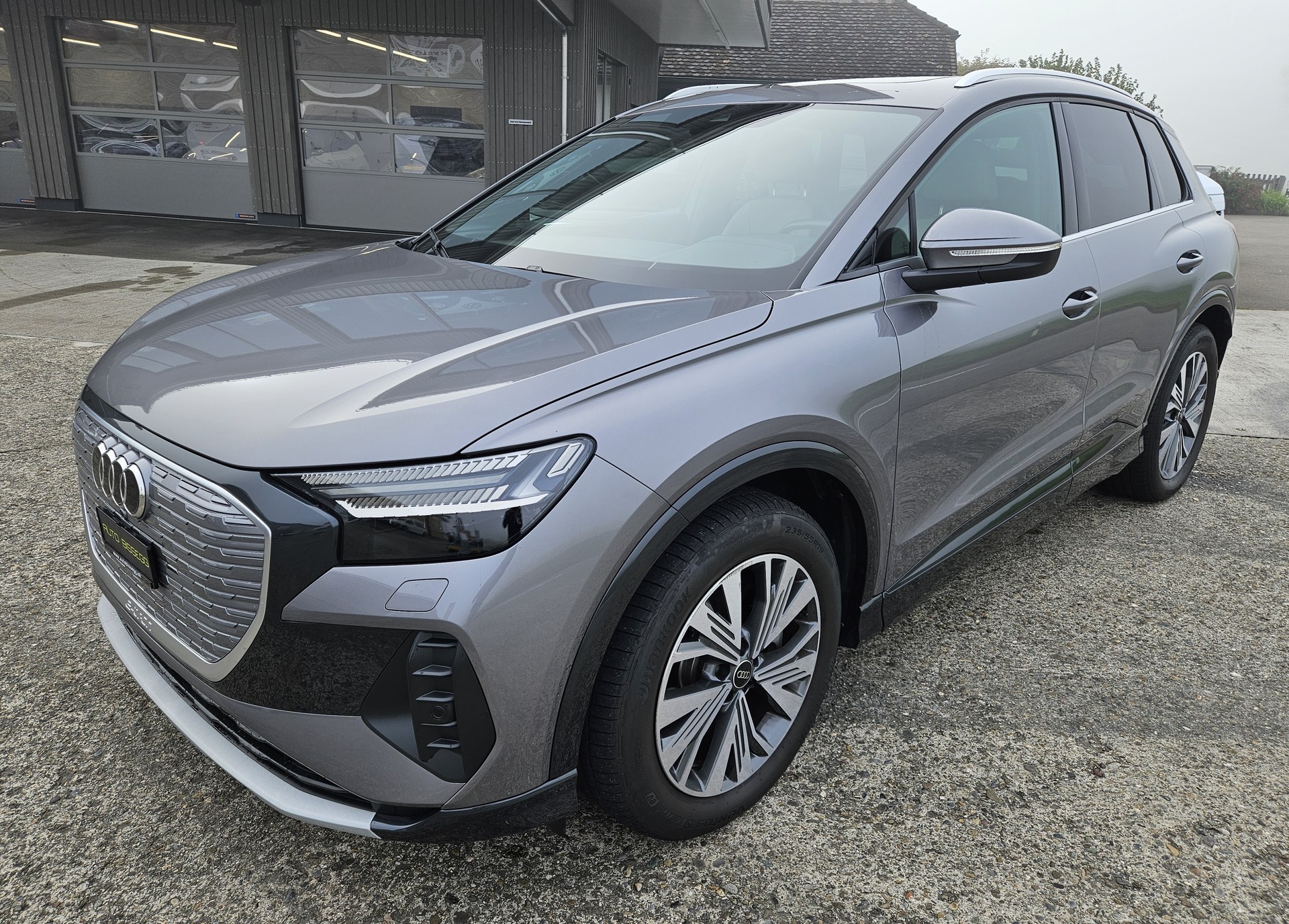 AUDI Q4 e-tron 45 quattro Modell 2024 mit Panoramadach - 3