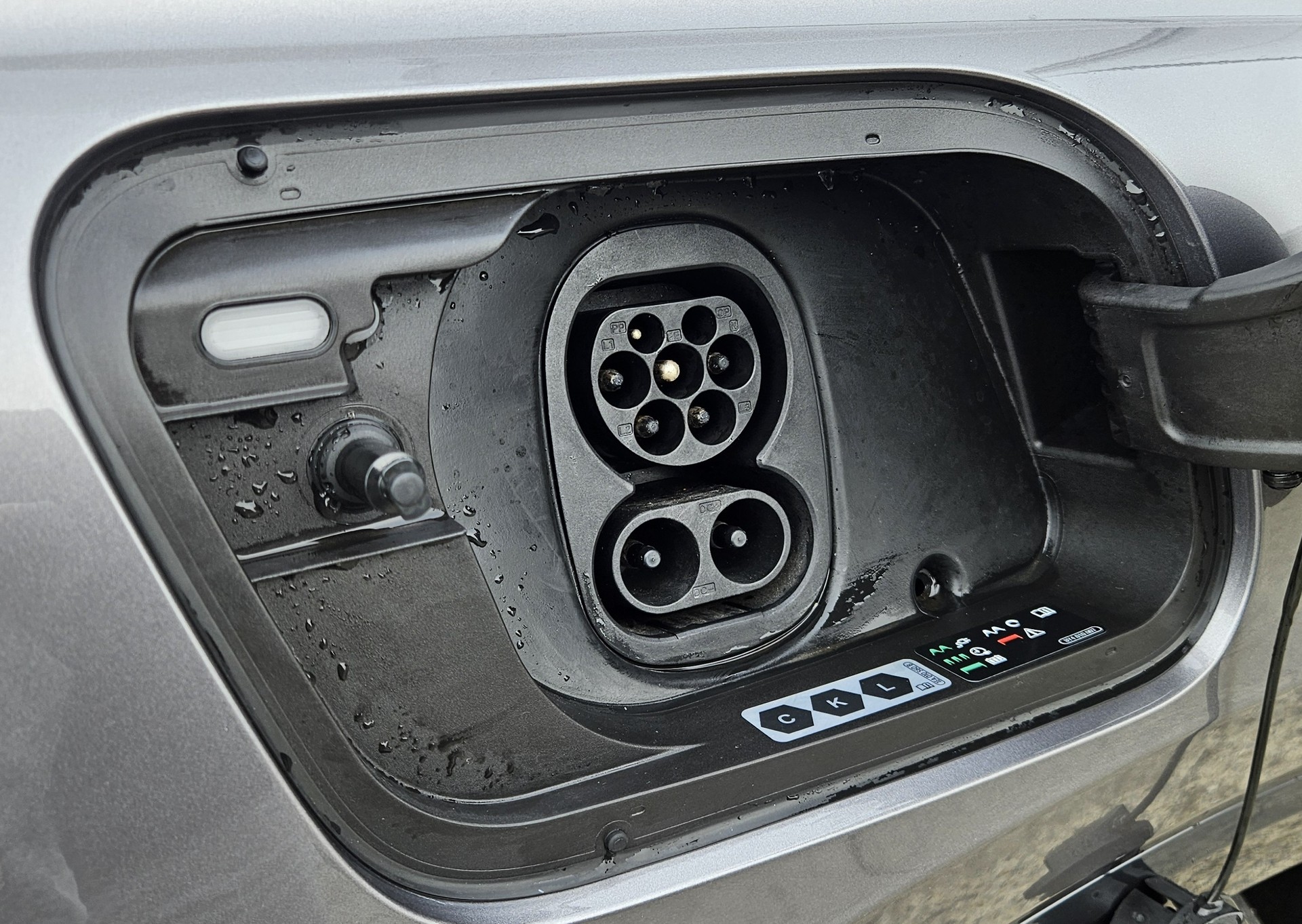 AUDI Q4 e-tron 45 quattro Modell 2024 mit Panoramadach - 10