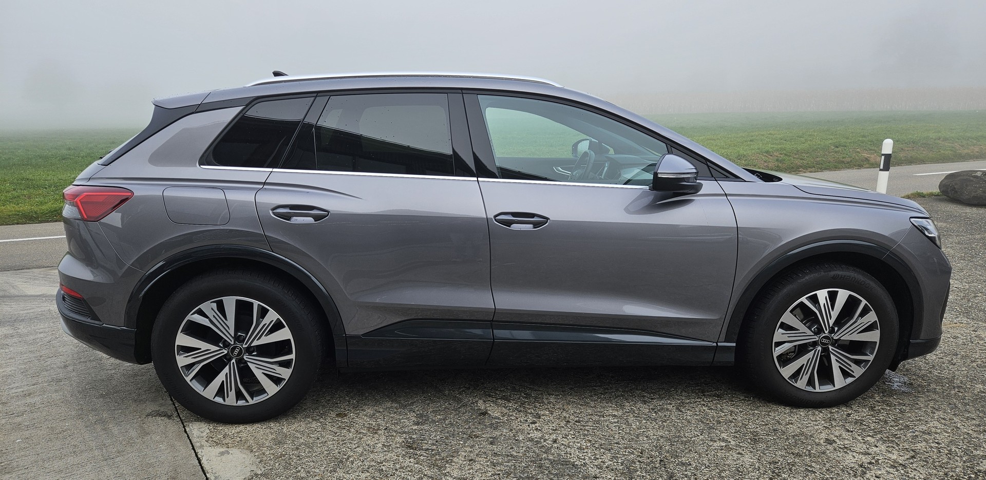 AUDI Q4 e-tron 45 quattro Modell 2024 mit Panoramadach - 11