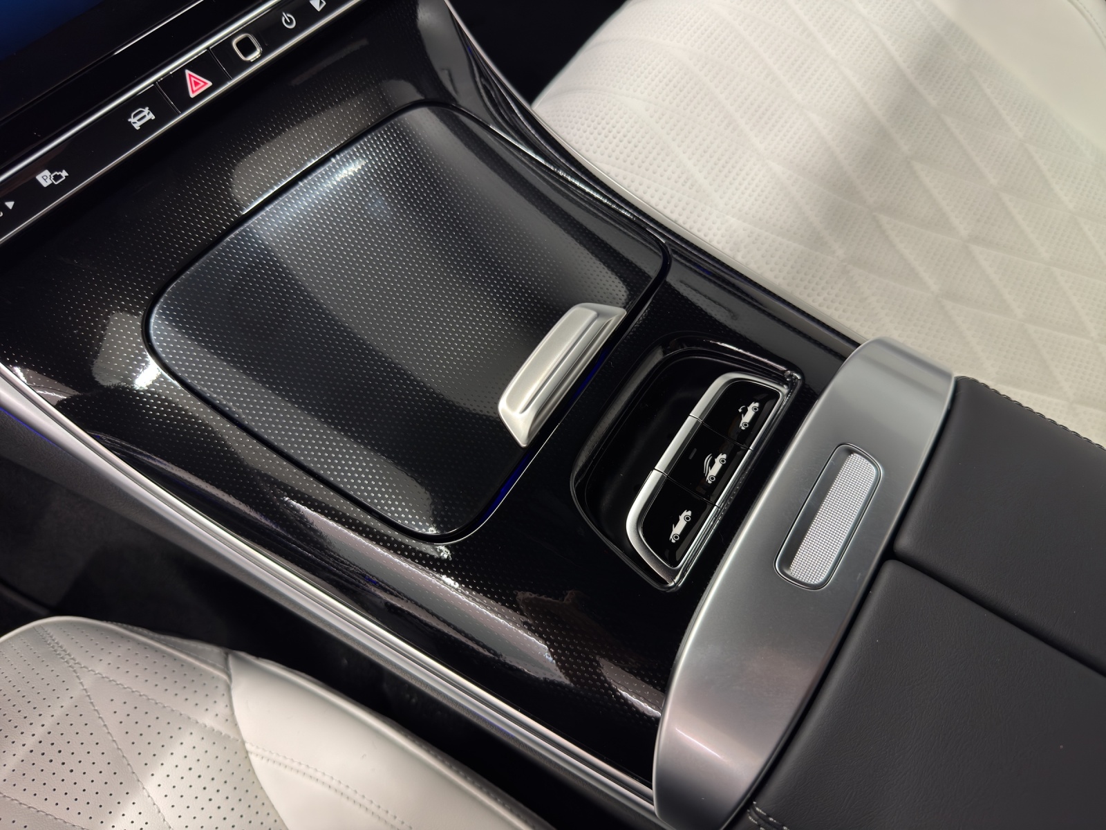 MERCEDES-BENZ CLE 300 AMG Line 4Matic Cabriolet - 16
