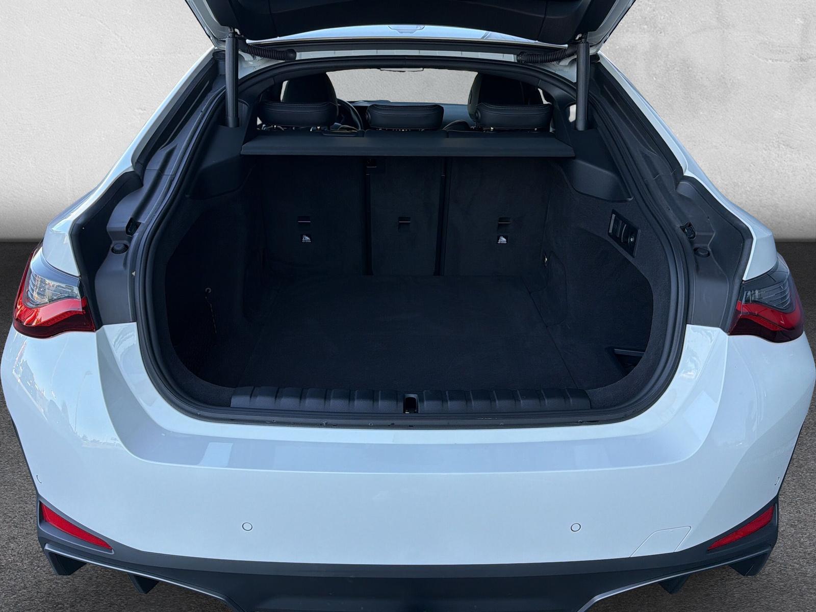 BMW i4 eDrive35 (CH) AHK ** Action de Leasing à 0.9% ** - 12