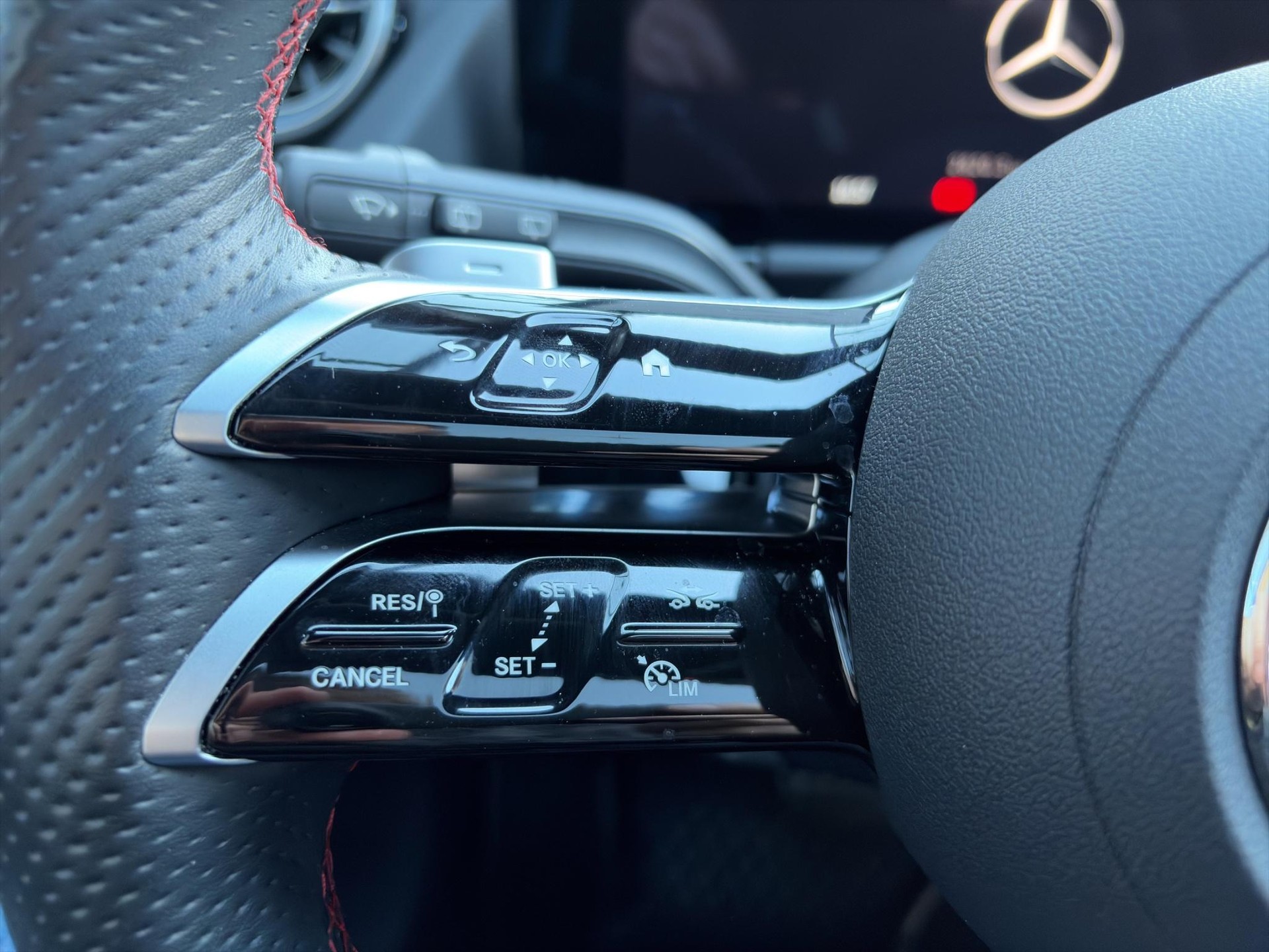MERCEDES-BENZ GLA 250 Swiss Star AMG Line 4matic - 13