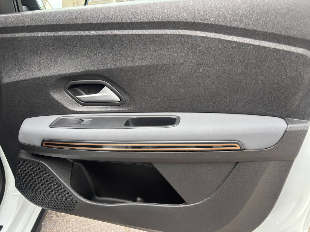 DACIA Jogger 1.6 Hybrid Extreme - 14