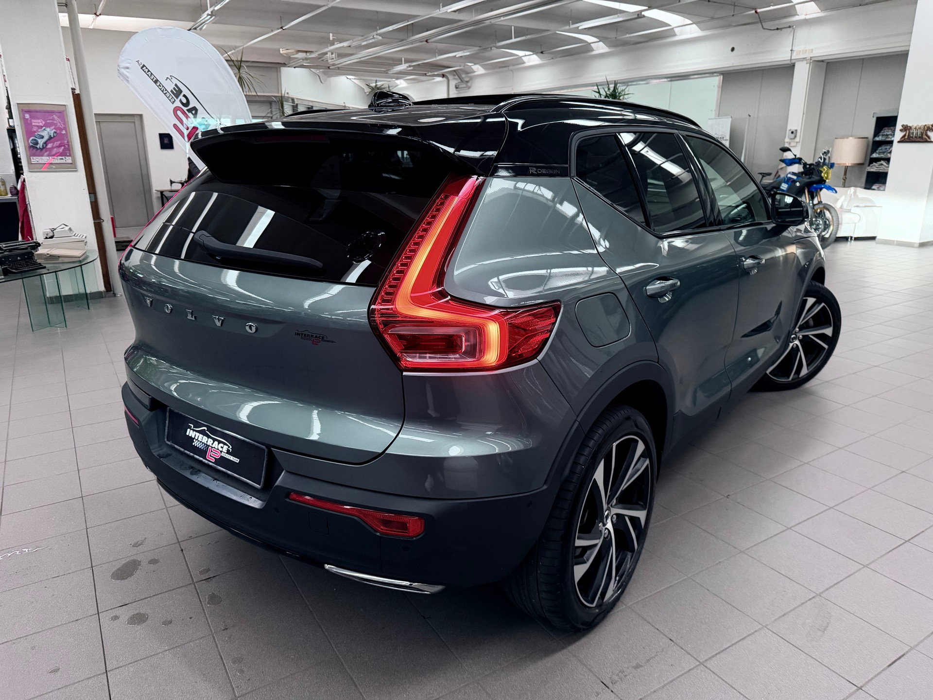VOLVO XC40 D4 AWD R-Design Geartronic - 4