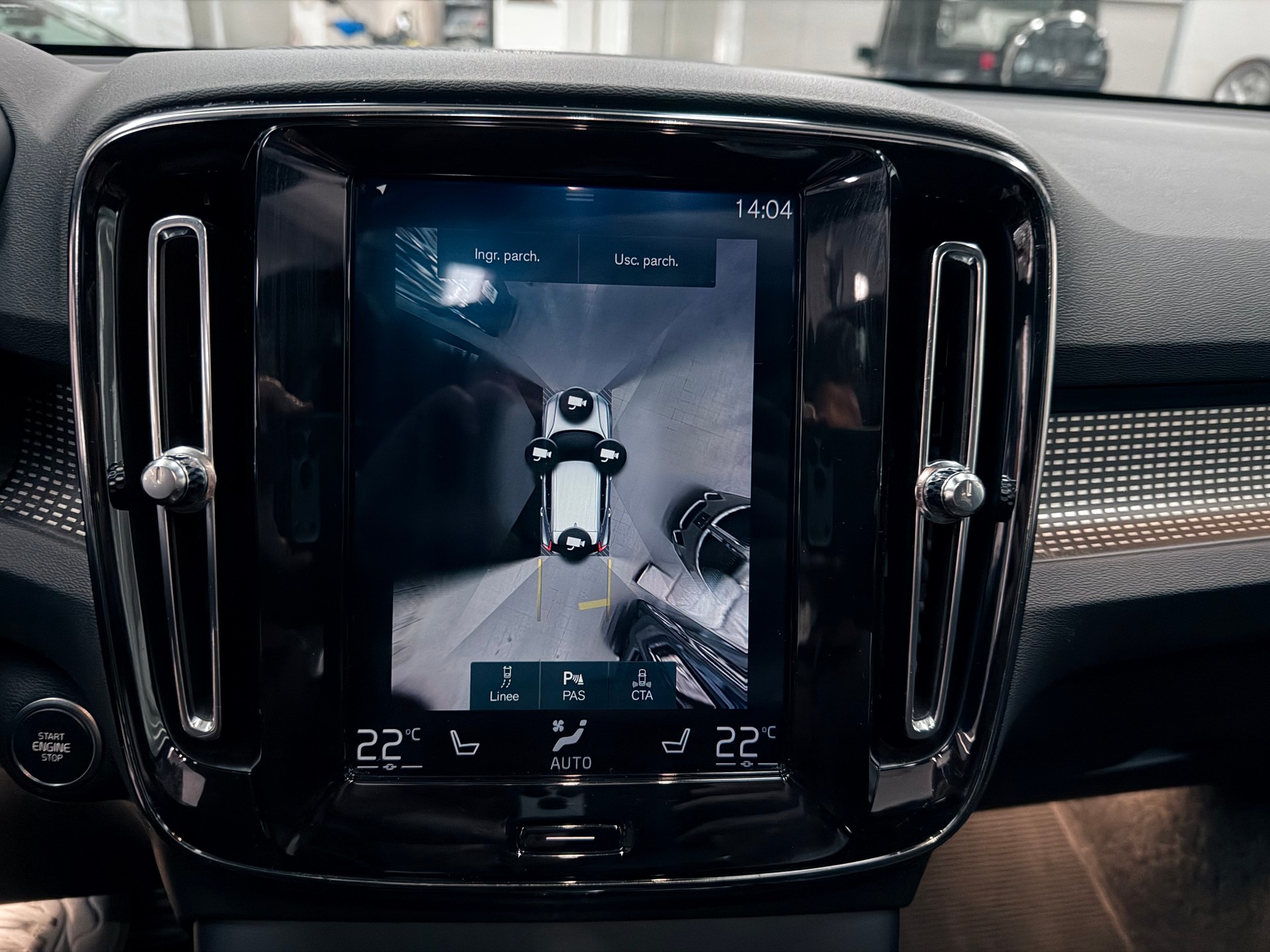 VOLVO XC40 D4 AWD R-Design Geartronic - 11