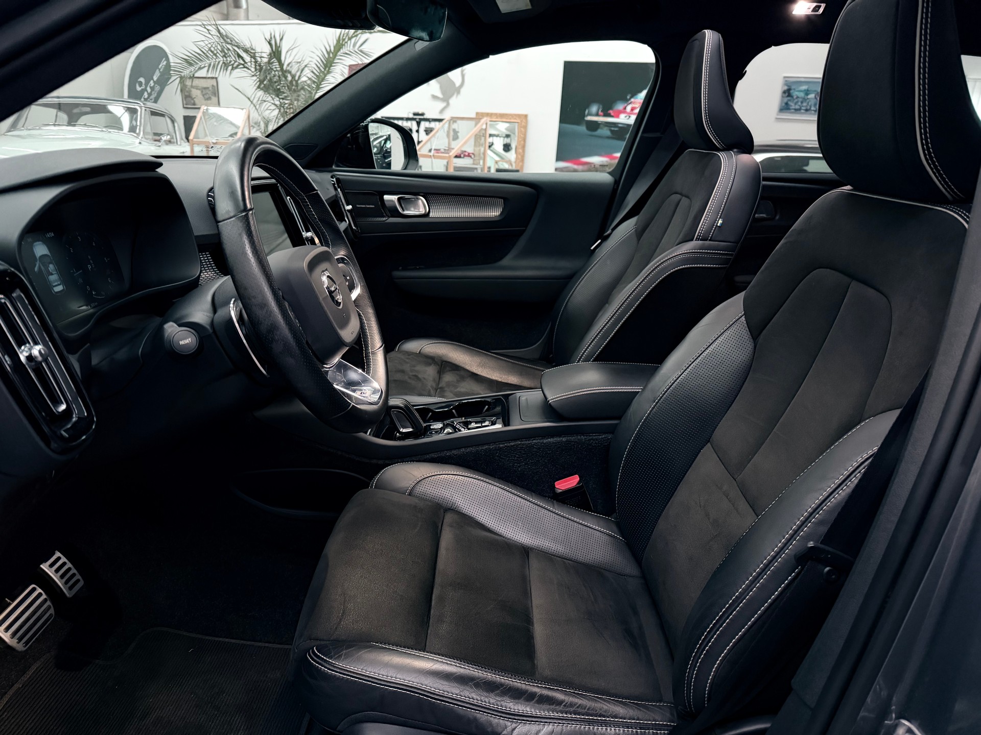 VOLVO XC40 D4 AWD R-Design Geartronic - 12