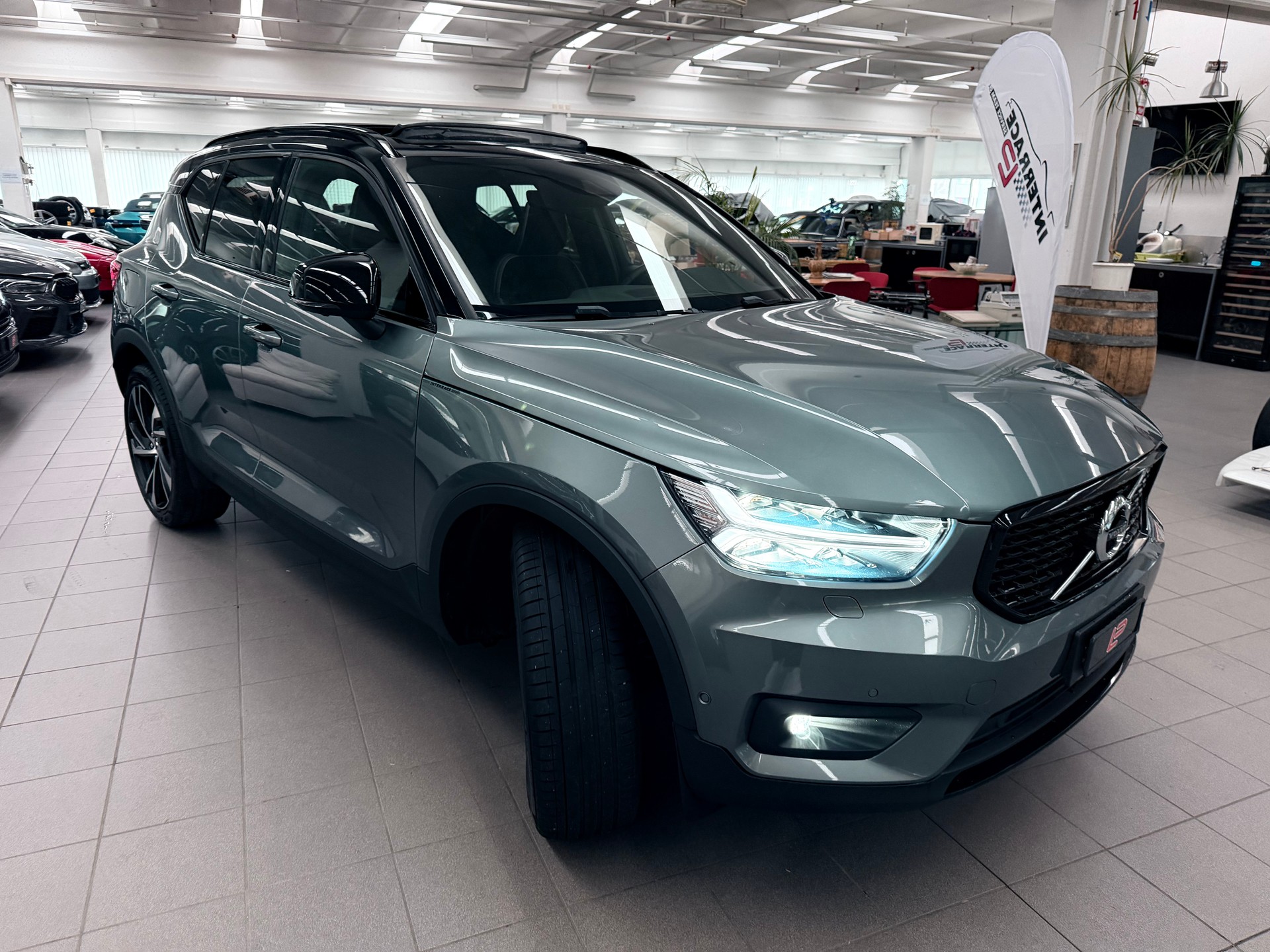 VOLVO XC40 D4 AWD R-Design Geartronic - 2