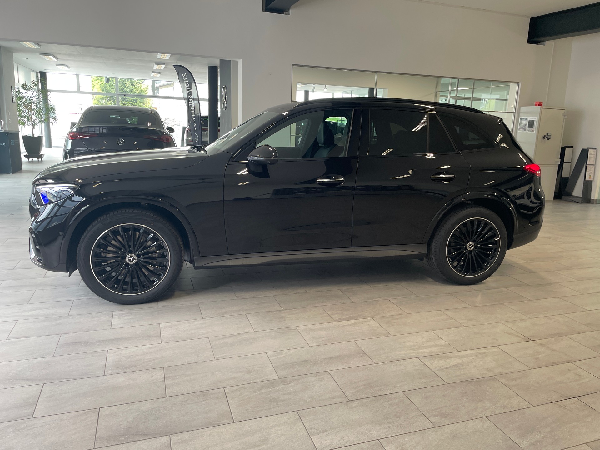MERCEDES-BENZ GLC 300 4Matic 9G-Tronic AMG Line - 4