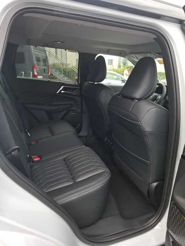 MITSUBISHI Outlander 2.4 PHEV Instyle 4x4 - 6