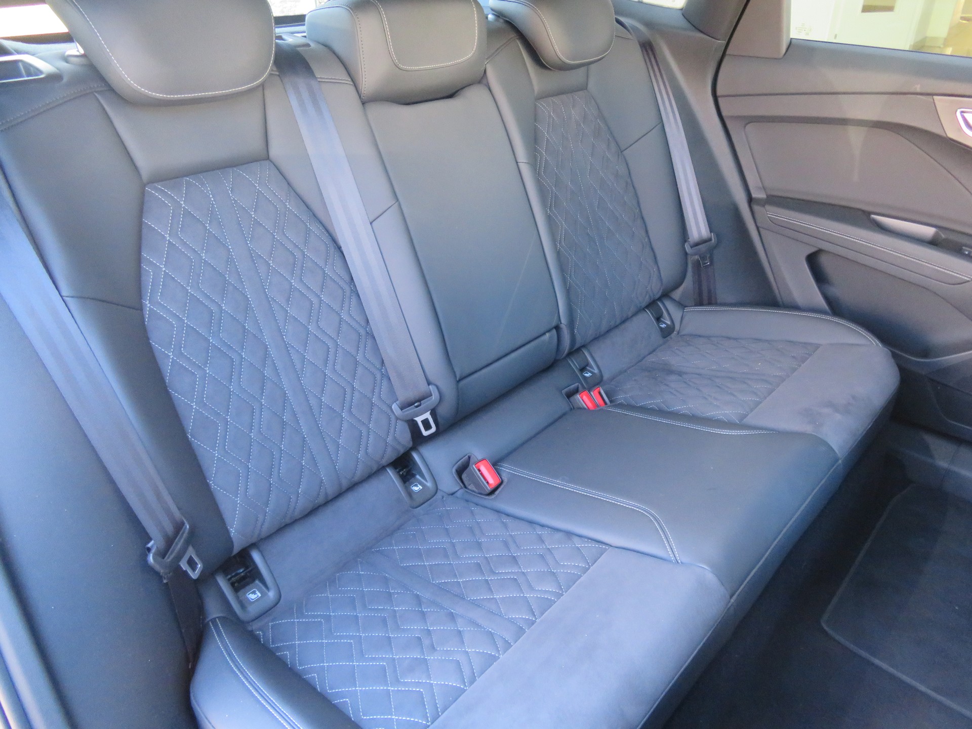 AUDI Q4 Sportback "S-LINE" e-tron 40 - 16