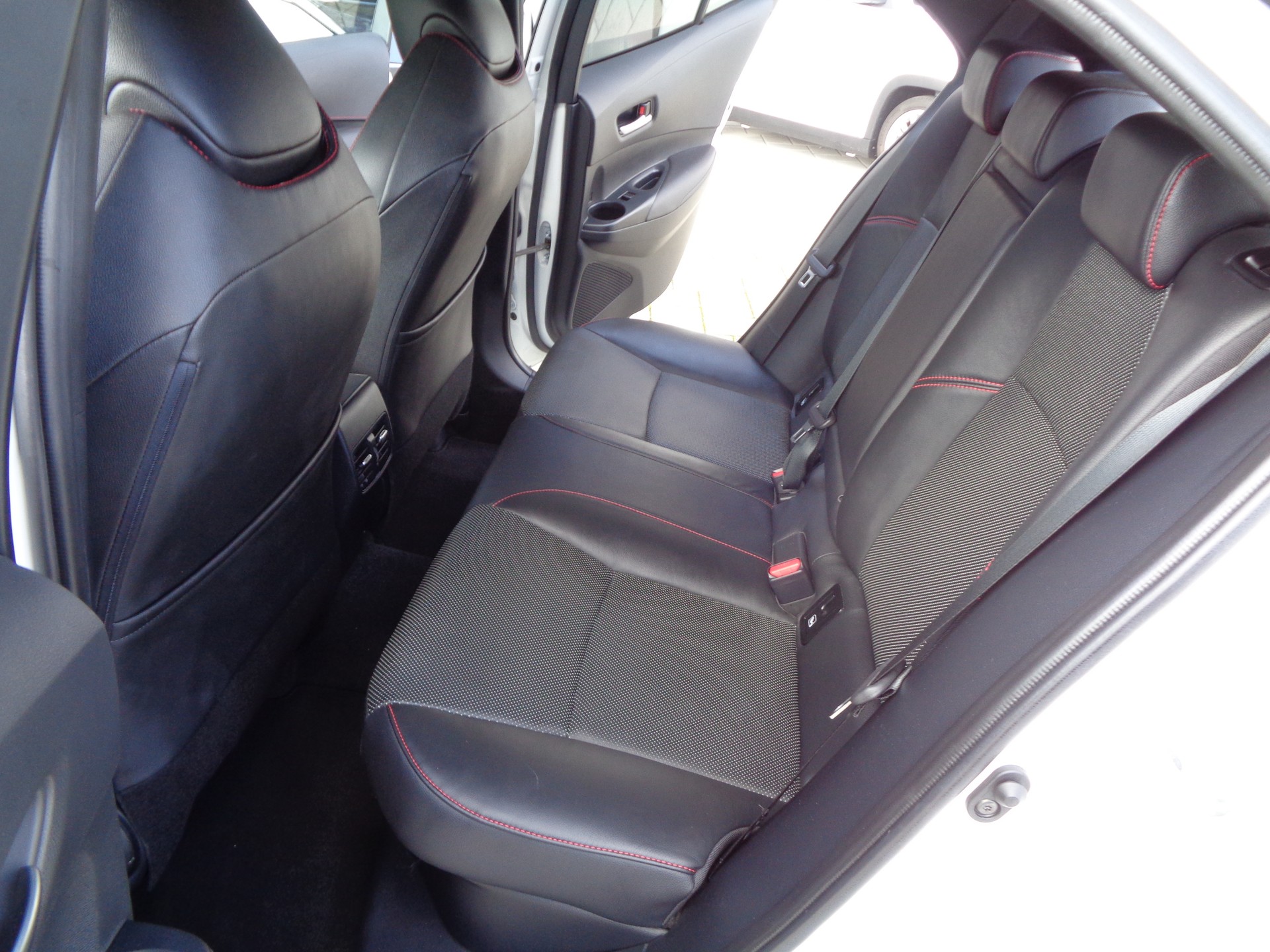 TOYOTA Corolla 2.0 HSD GR-S e-CVT - 12