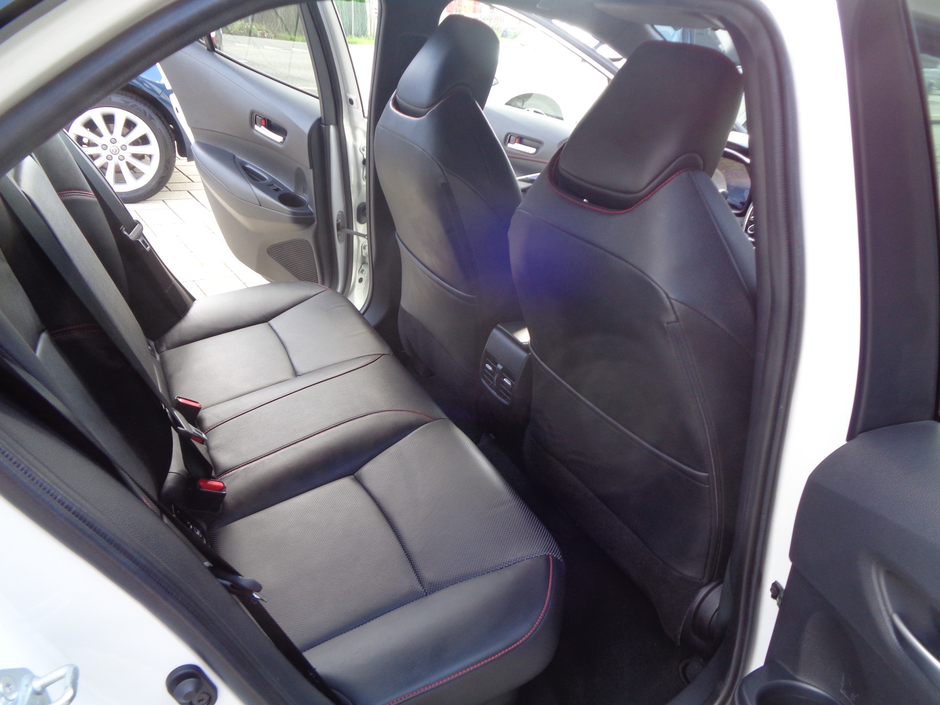 TOYOTA Corolla 2.0 HSD GR-S e-CVT - 13