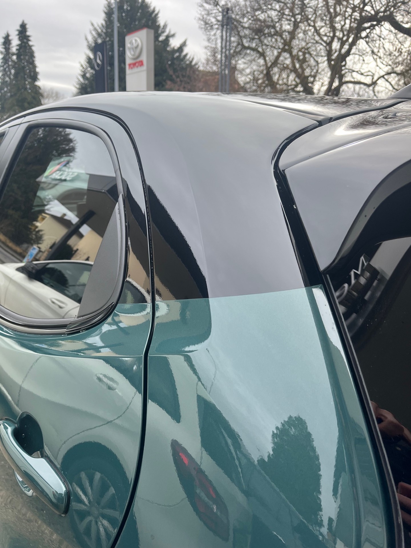 TOYOTA Yaris 1.5 Premium e-CVT - 19