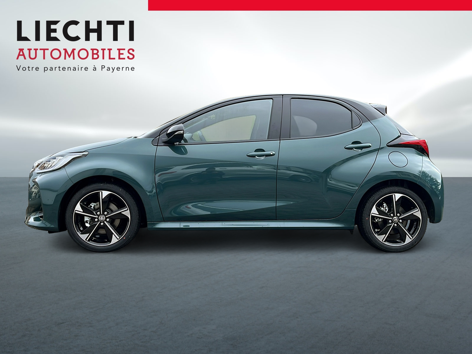 TOYOTA Yaris 1.5 Premium e-CVT - 2