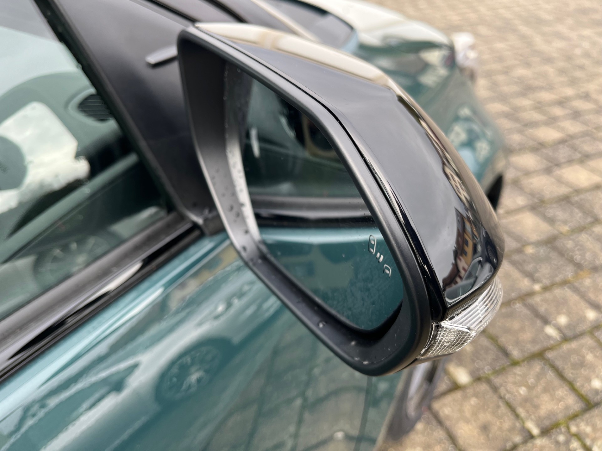 TOYOTA Yaris 1.5 Premium e-CVT - 20