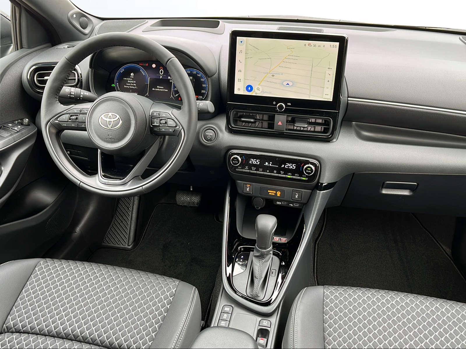 TOYOTA Yaris 1.5 Premium e-CVT - 8