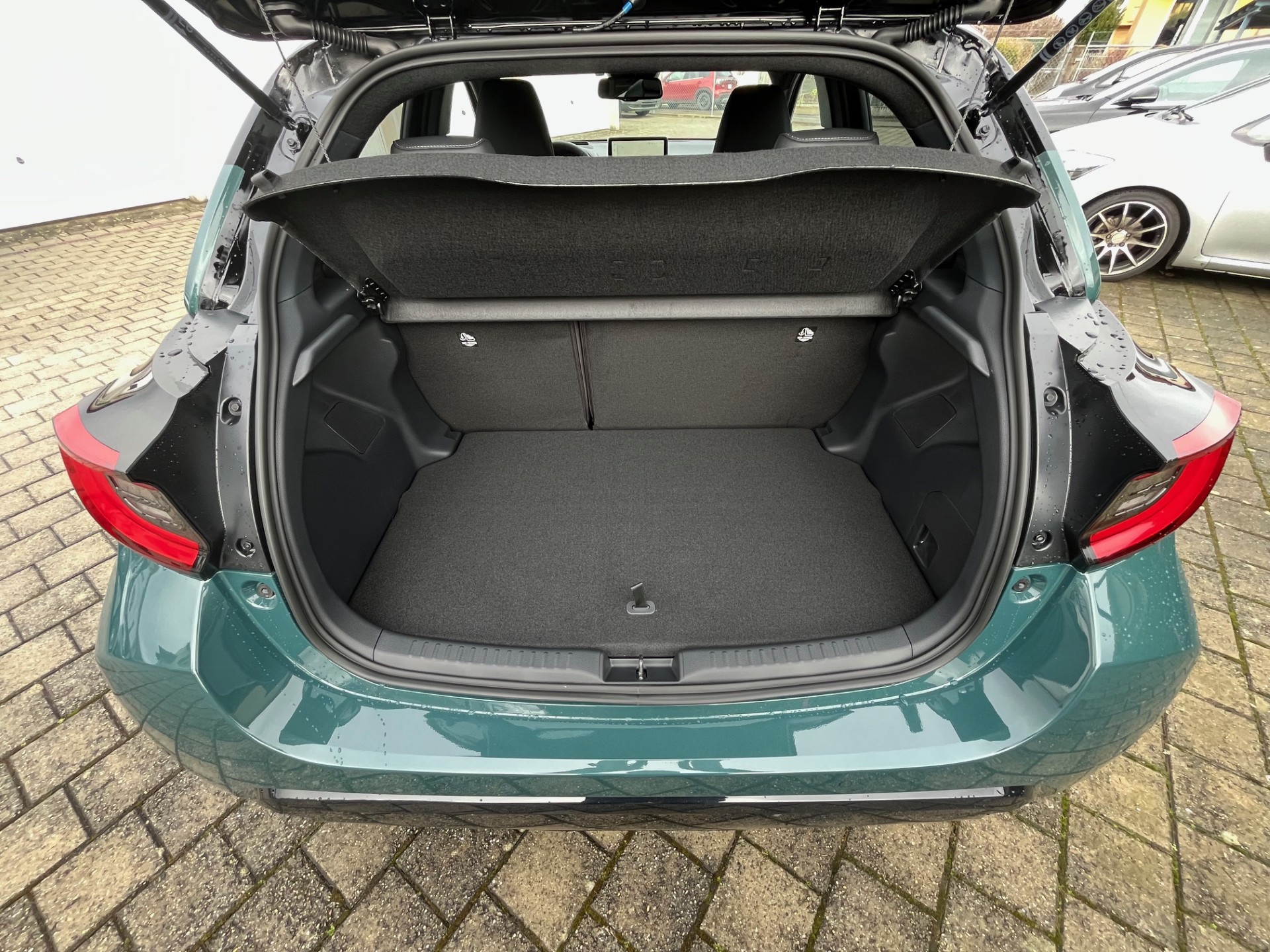 TOYOTA Yaris 1.5 Premium e-CVT - 21