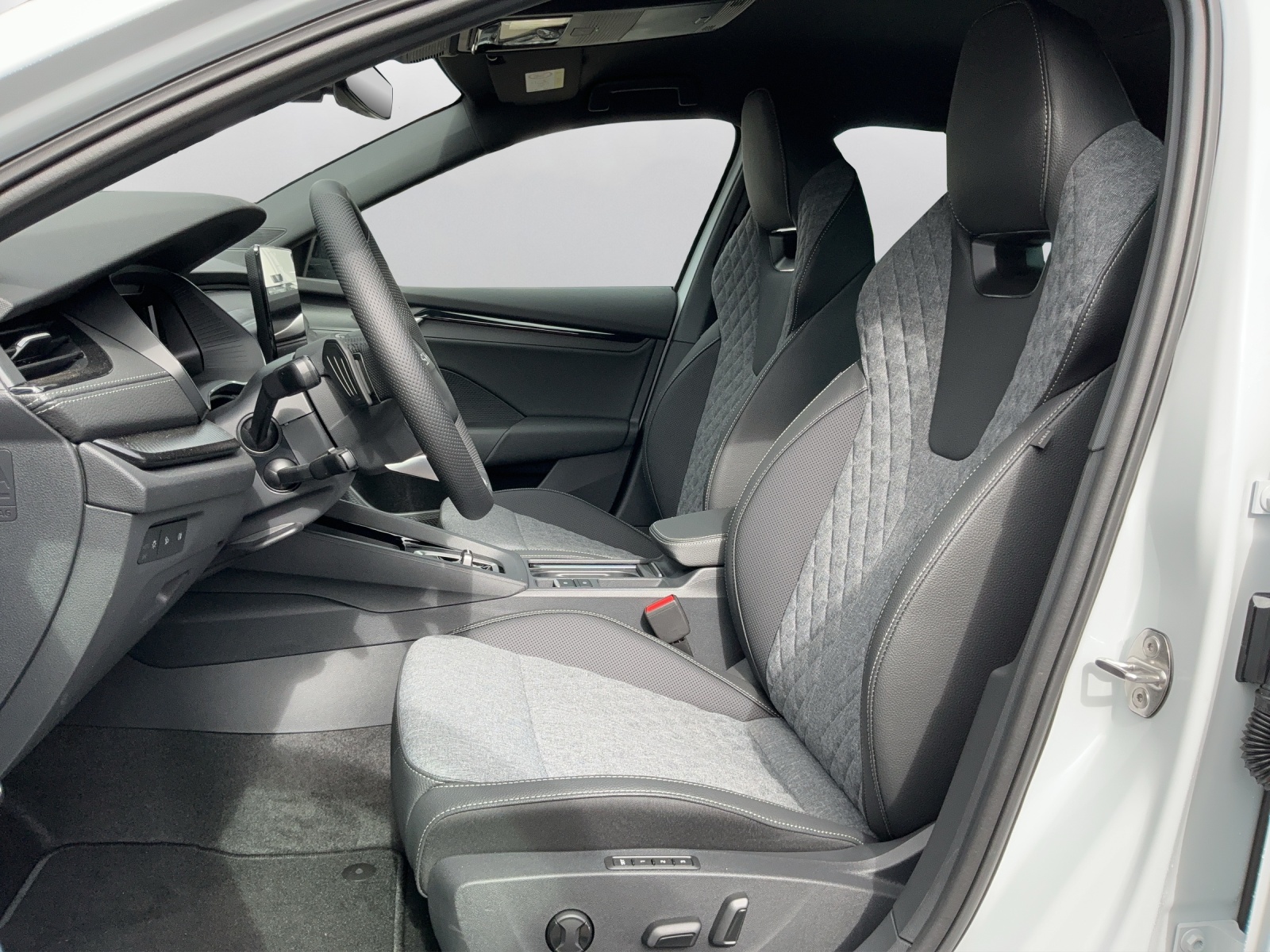 SKODA Octavia Combi 2.0 TSI DSG Dynamic 4x4 - 10