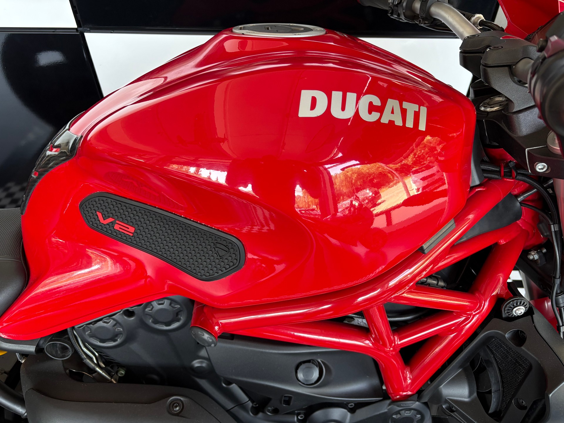 DUCATI Monster 821 - 2