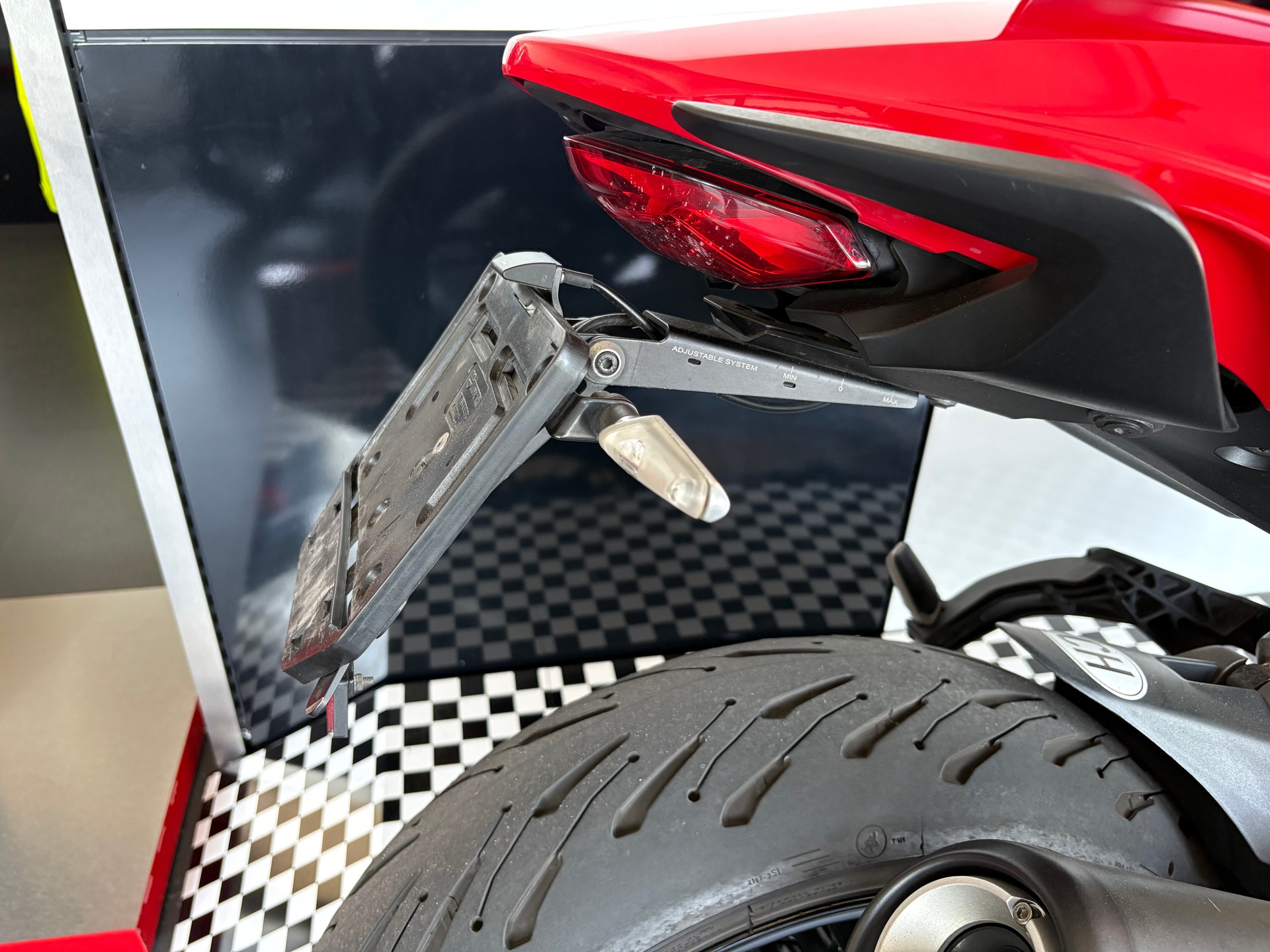 DUCATI Monster 821 - 6