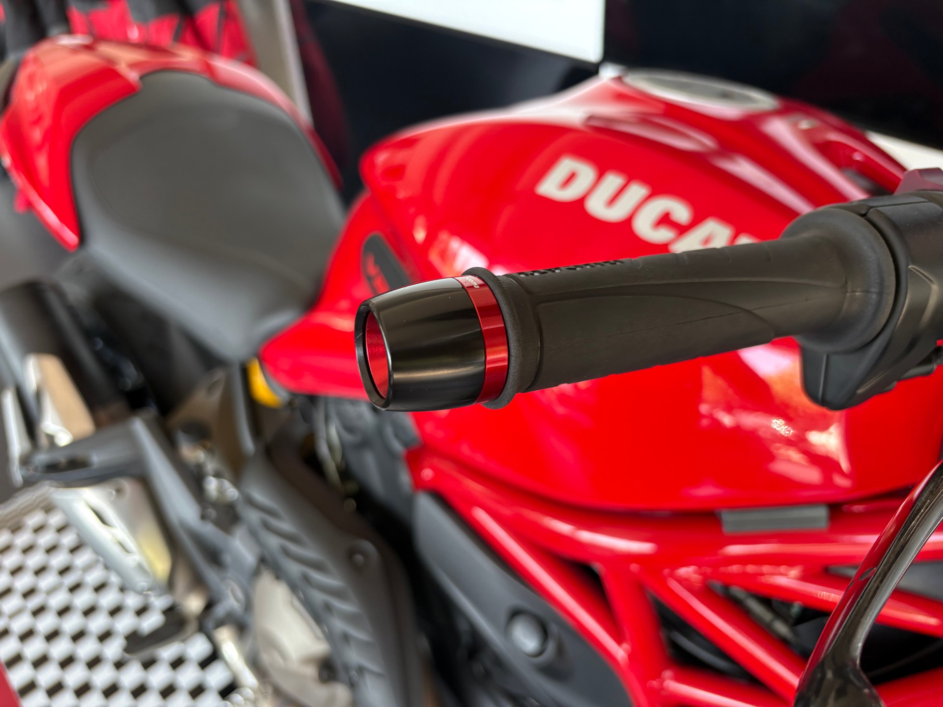 DUCATI Monster 821 - 5