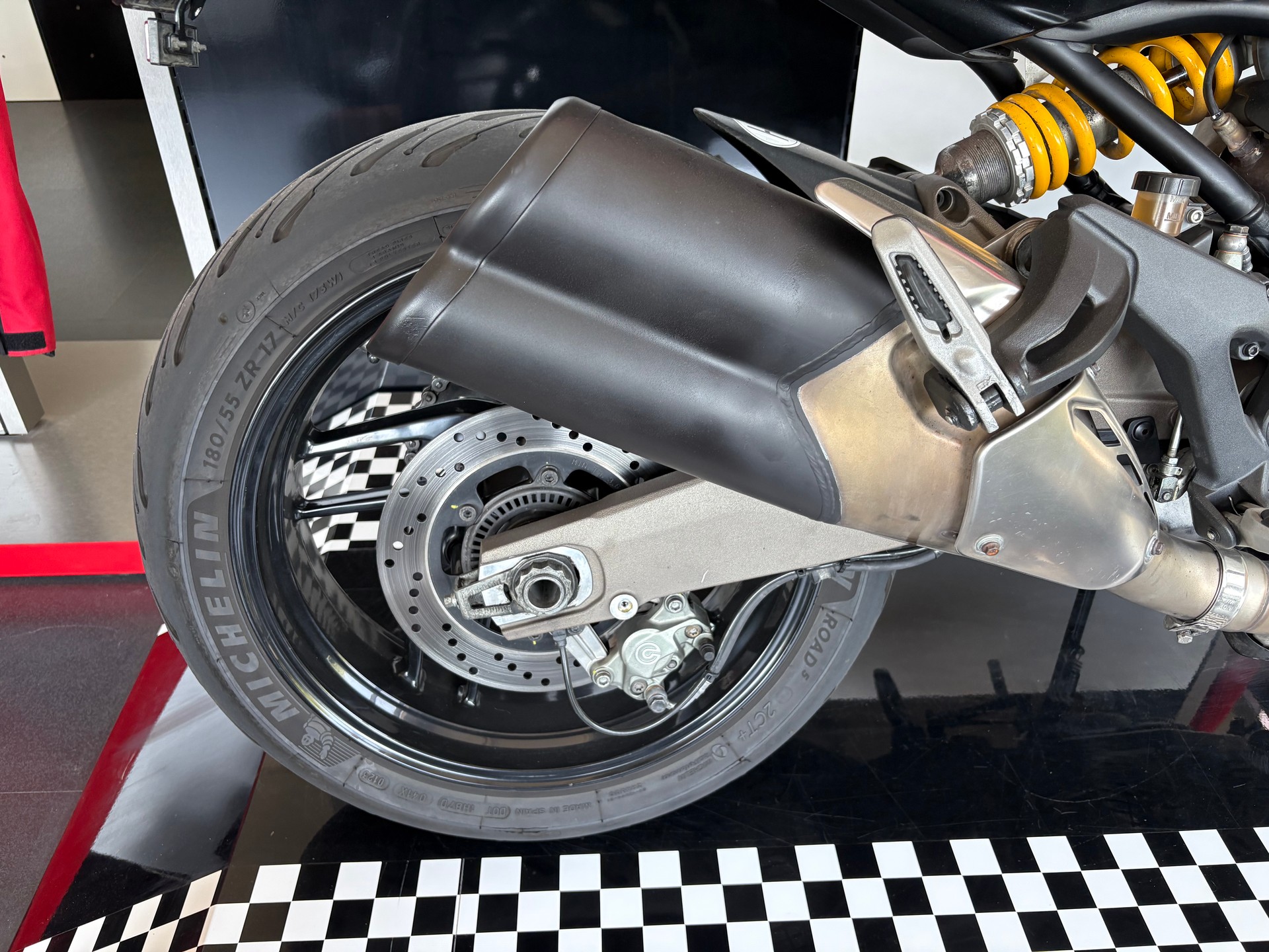 DUCATI Monster 821 - 4