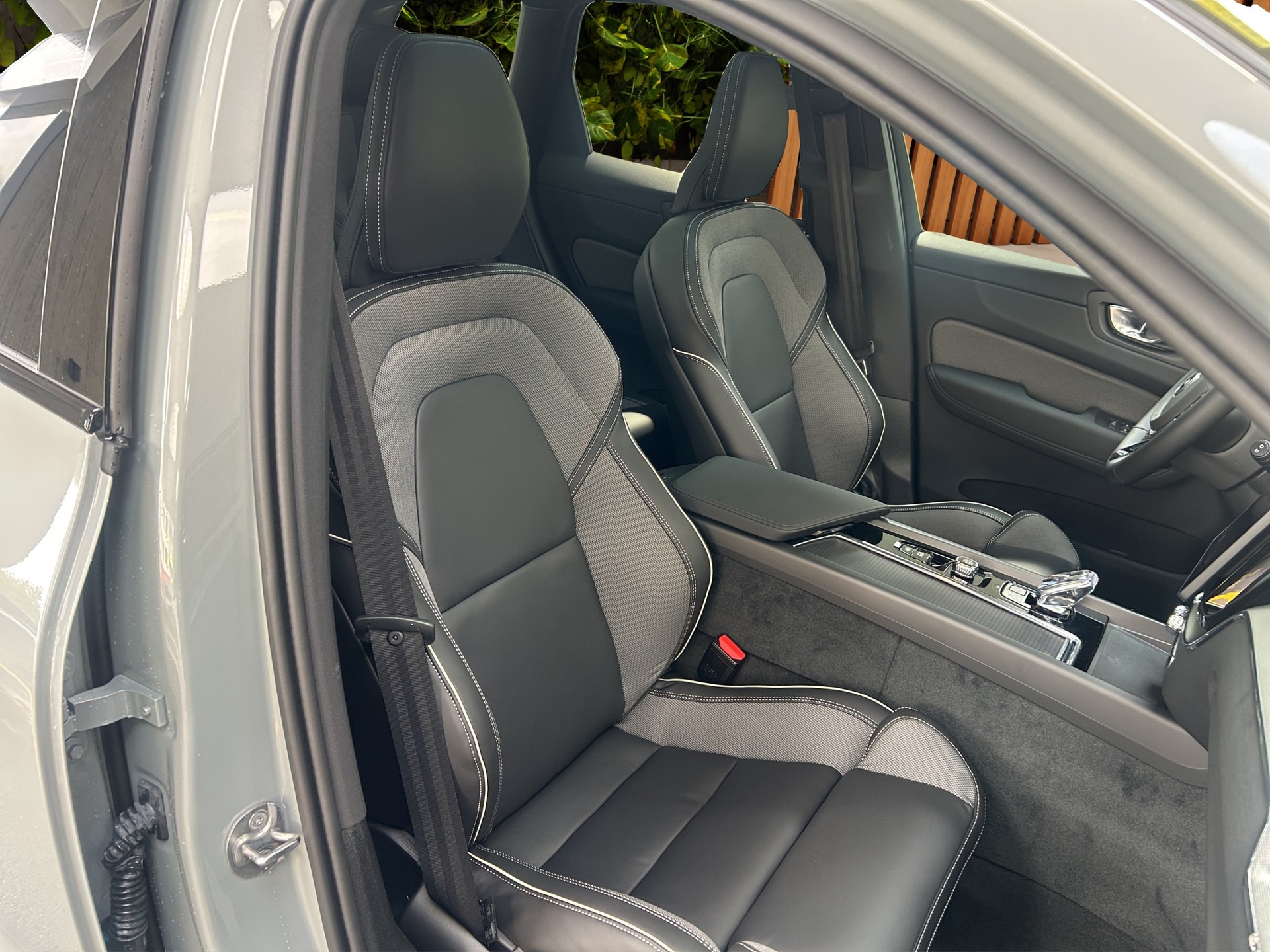 VOLVO XC60 2.0 T6 TE Black Edition eAWD - 16
