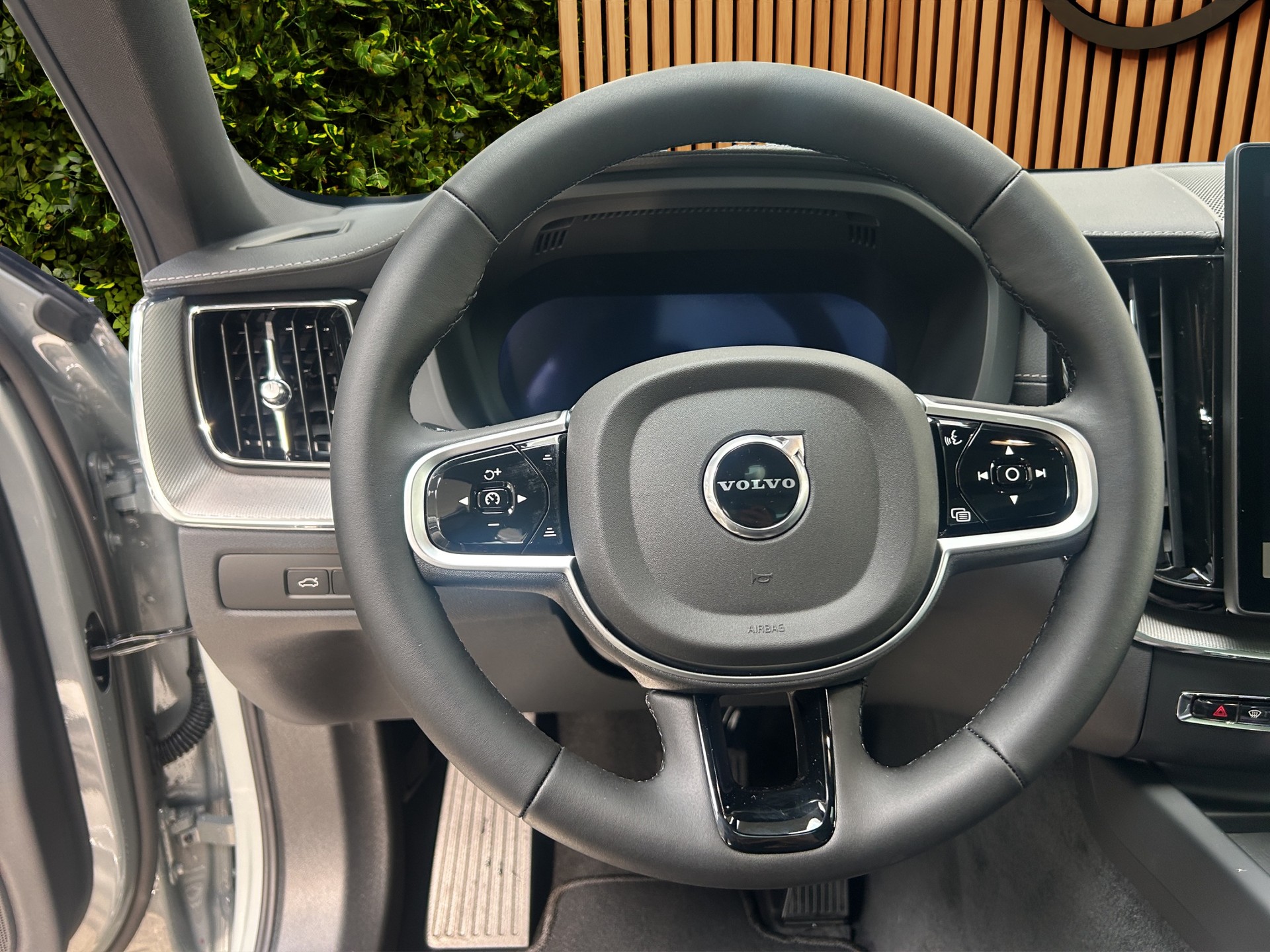 VOLVO XC60 2.0 T6 TE Black Edition eAWD - 12