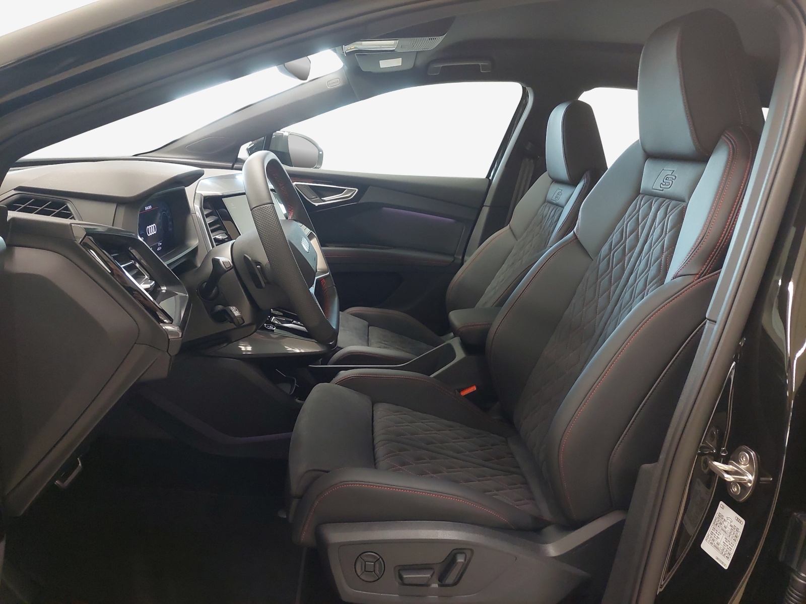 AUDI Q4 e-tron 45 quattro - 8