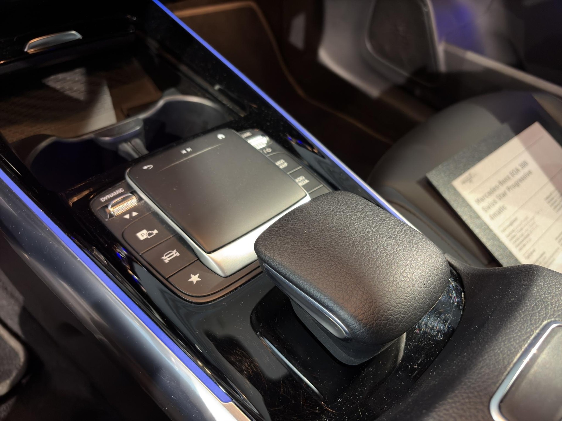 MERCEDES-BENZ EQA 300 Swiss Star Progressive 4matic - 12