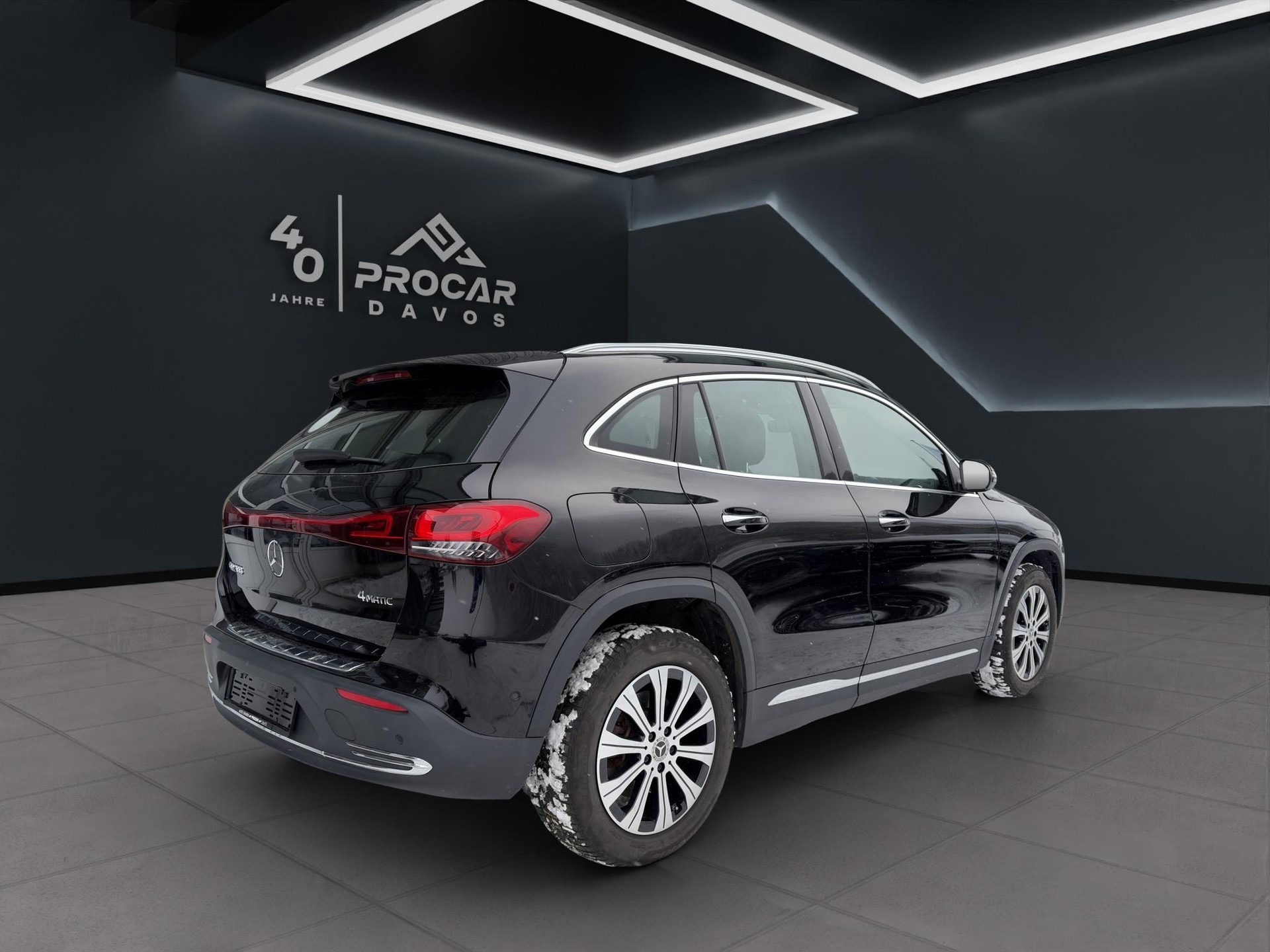 MERCEDES-BENZ EQA 300 Swiss Star Progressive 4matic - 5