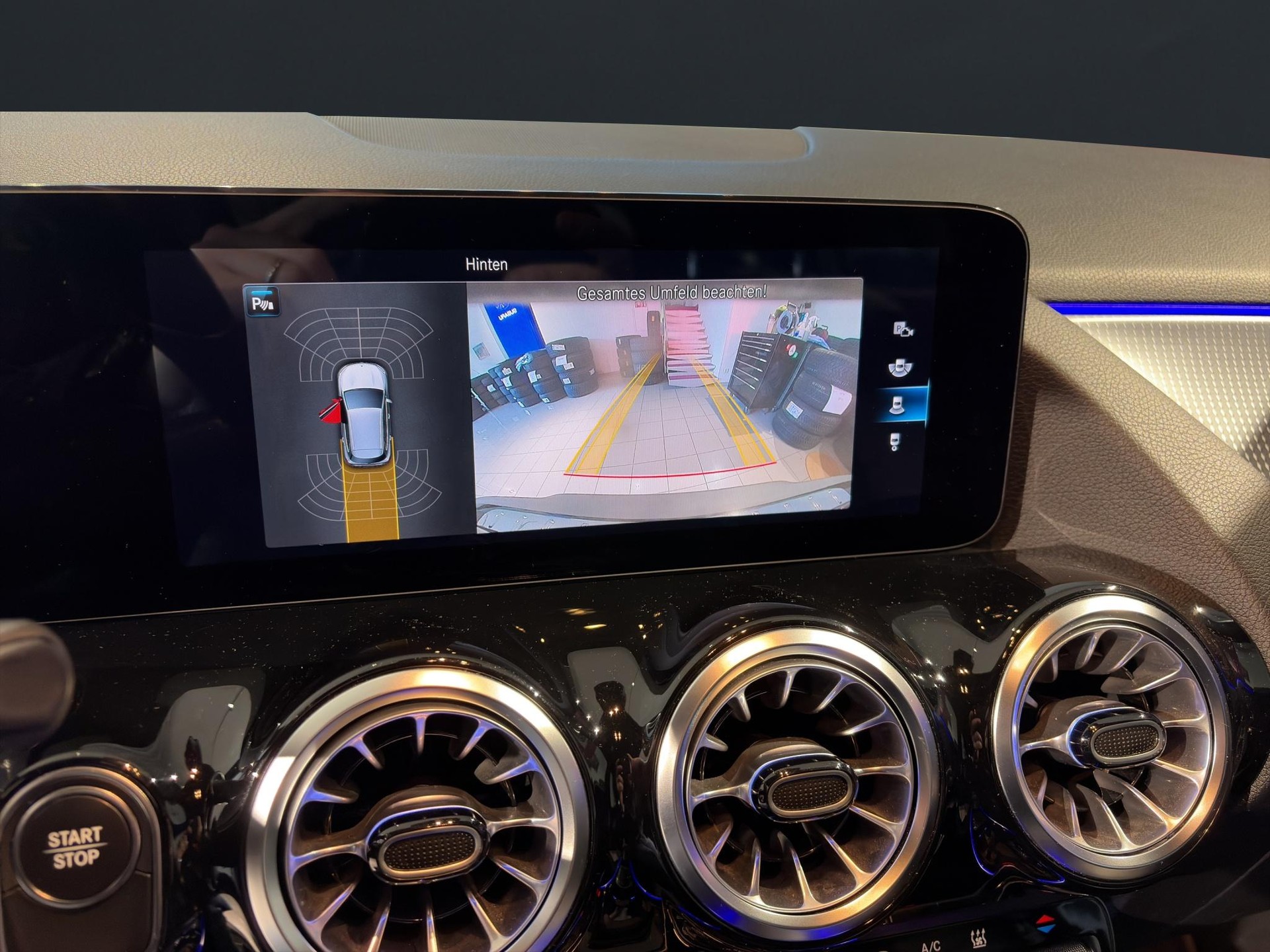 MERCEDES-BENZ EQA 300 Swiss Star Progressive 4matic - 14