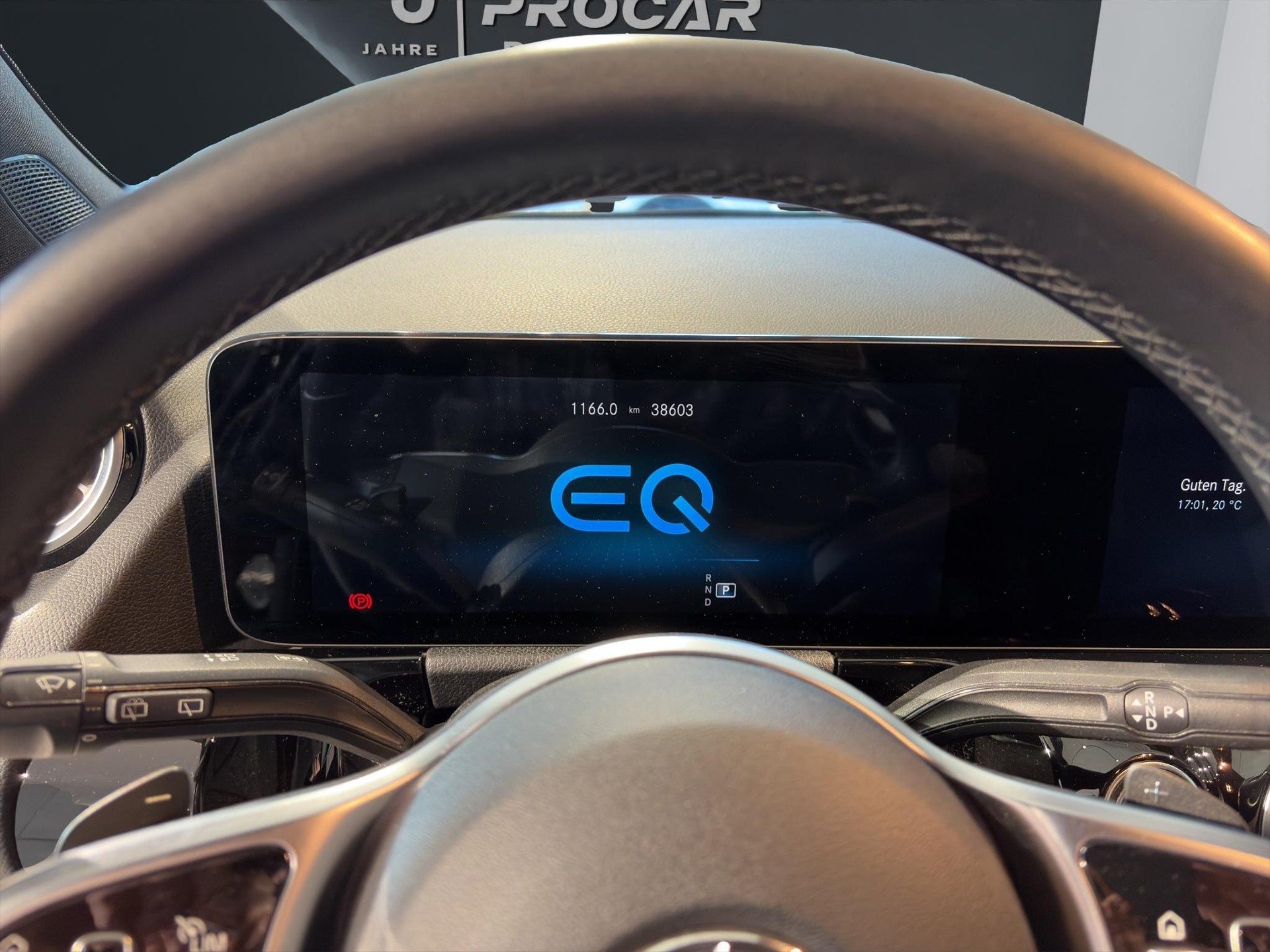 MERCEDES-BENZ EQA 300 Swiss Star Progressive 4matic - 9