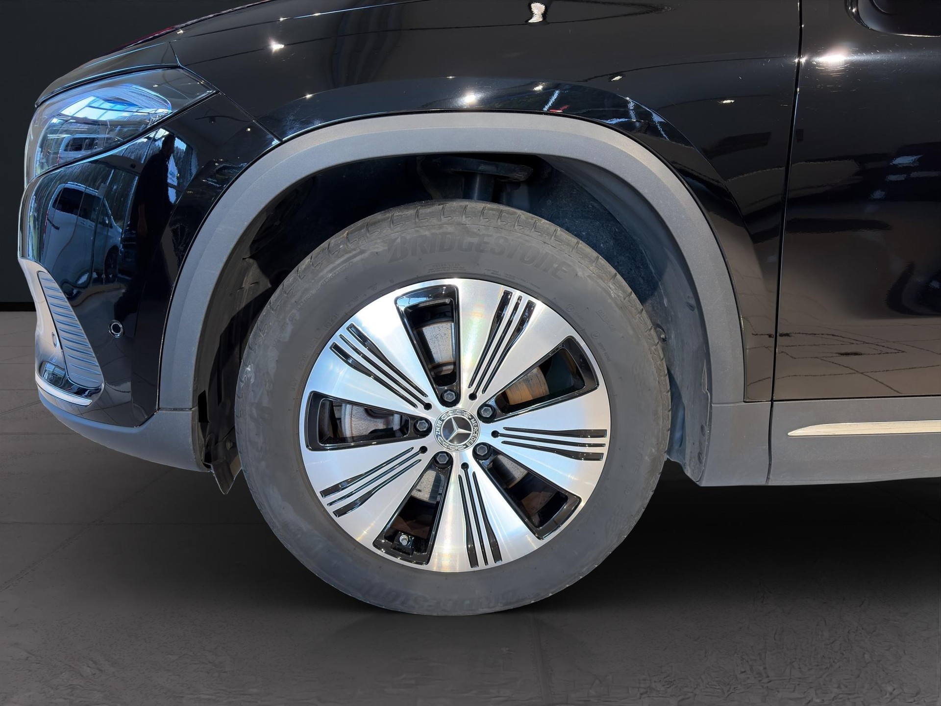 MERCEDES-BENZ EQA 300 Swiss Star Progressive 4matic - 6