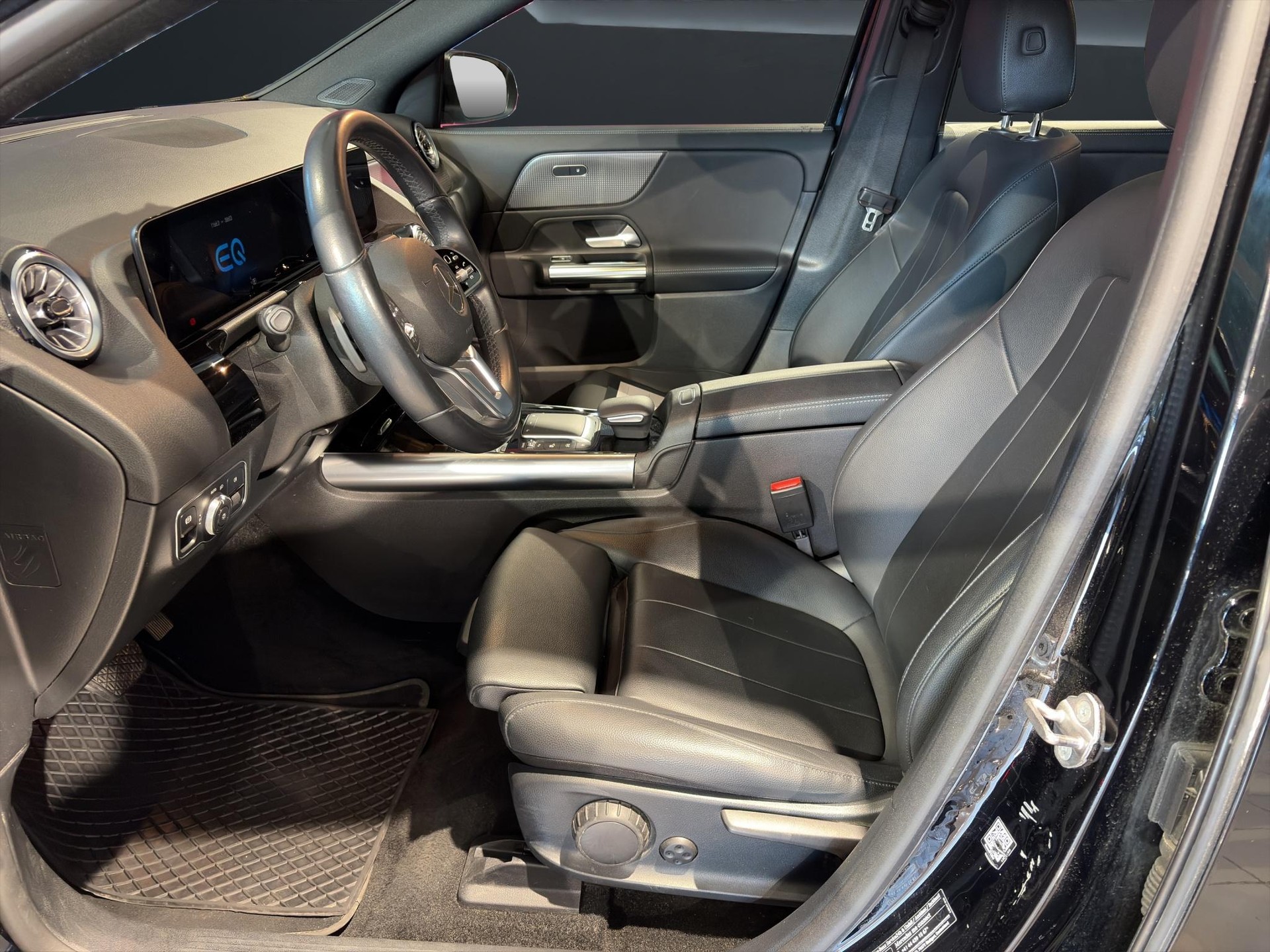 MERCEDES-BENZ EQA 300 Swiss Star Progressive 4matic - 7