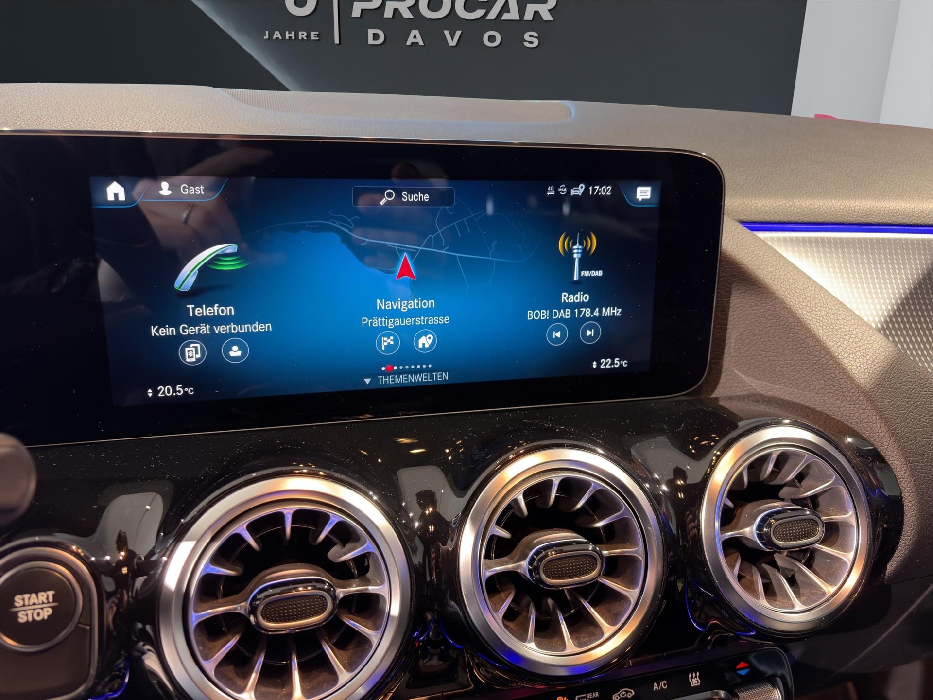 MERCEDES-BENZ EQA 300 Swiss Star Progressive 4matic - 11