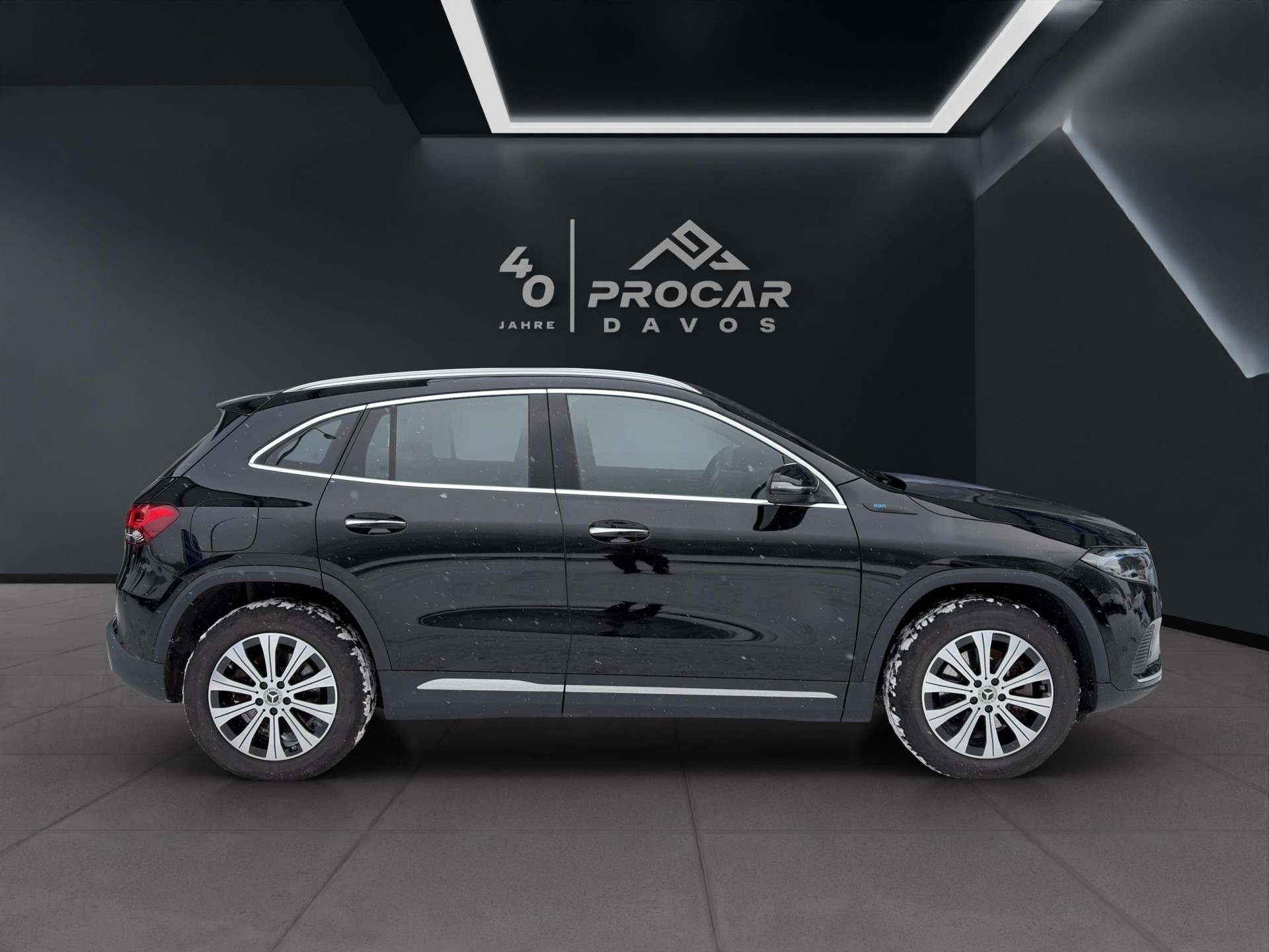 MERCEDES-BENZ EQA 300 Swiss Star Progressive 4matic - 2