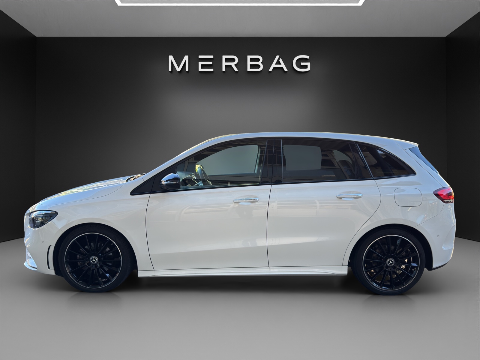 MERCEDES-BENZ B 200 AMG Line - 2
