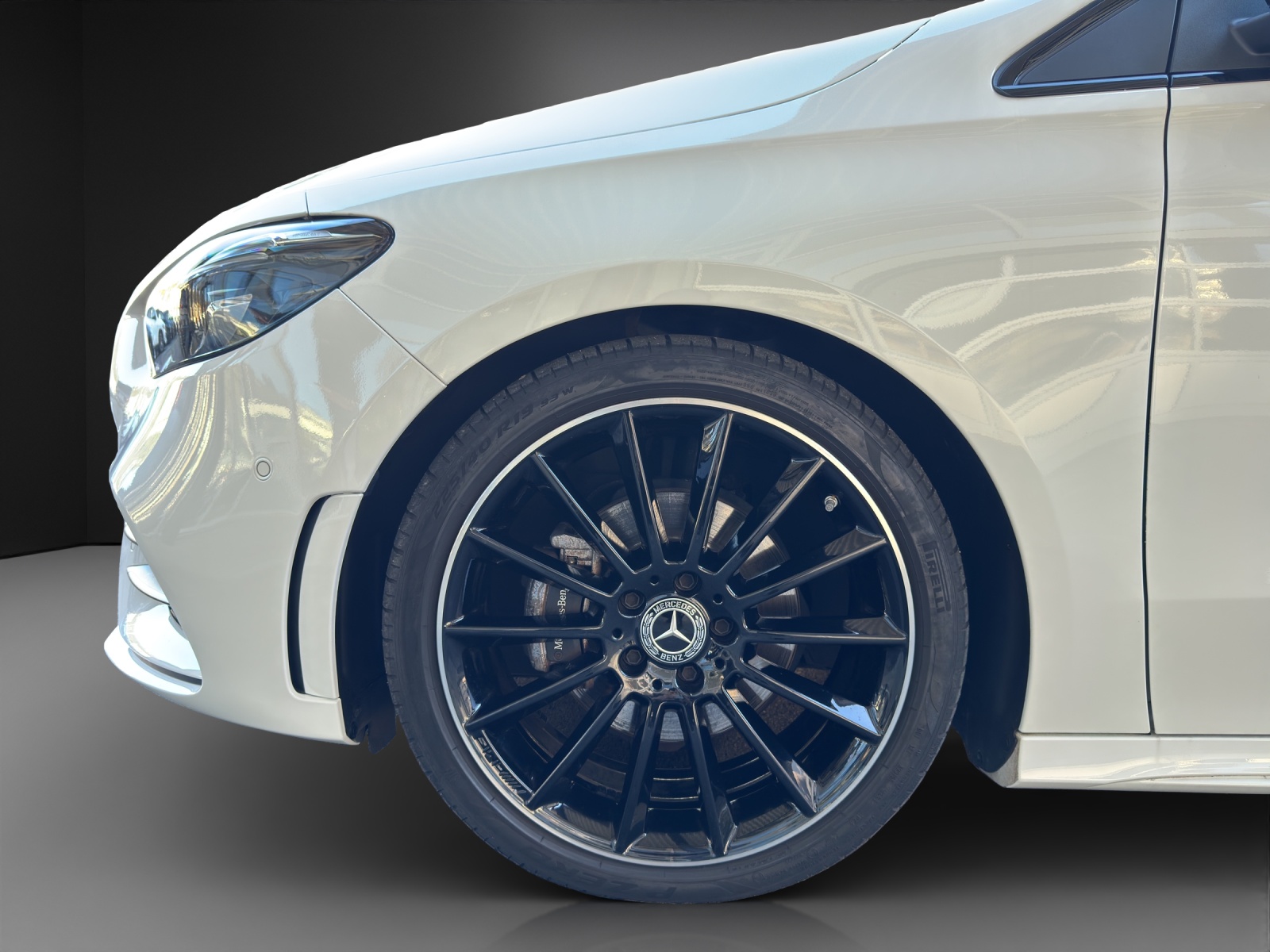 MERCEDES-BENZ B 200 AMG Line - 8