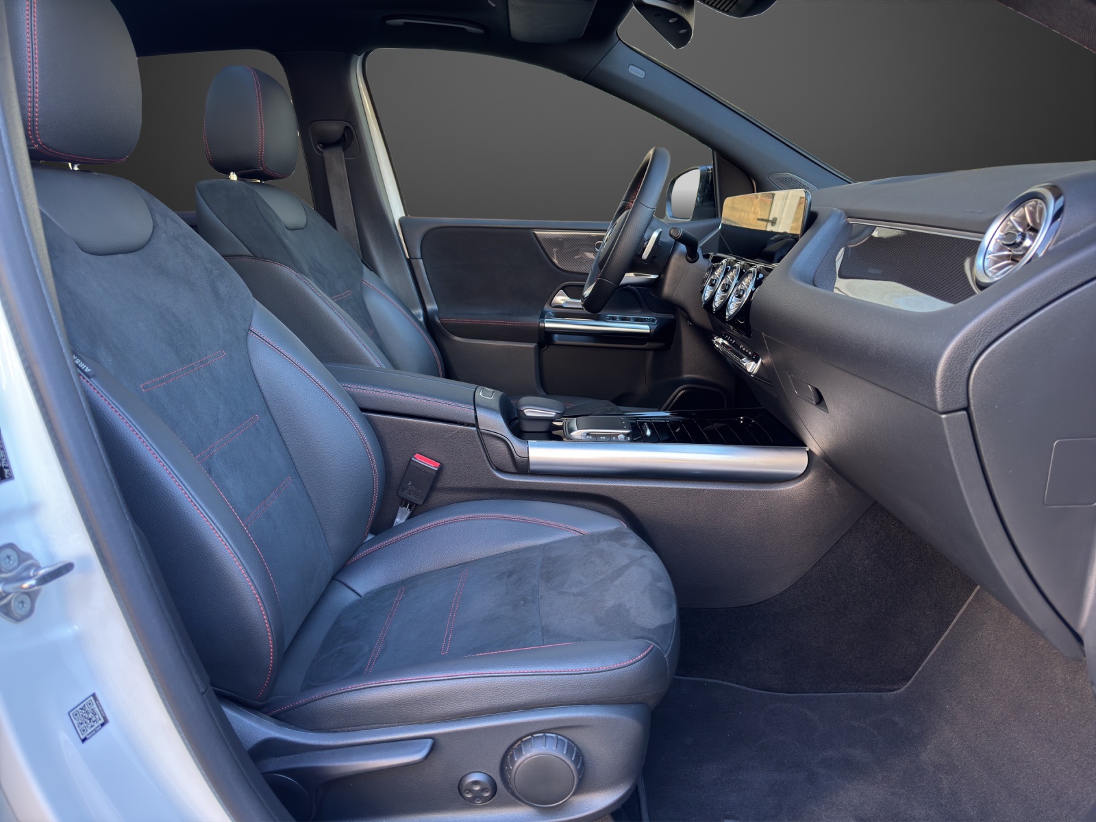 MERCEDES-BENZ B 200 AMG Line - 12