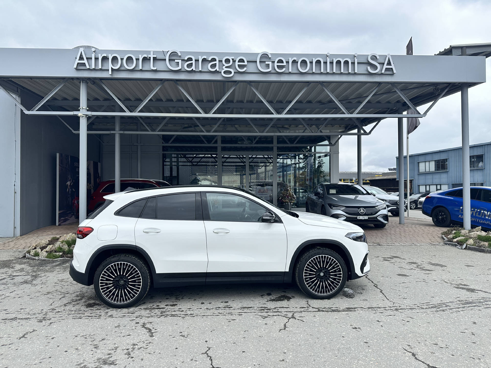 MERCEDES-BENZ EQA 350 Swiss Star AMG Line 4matic